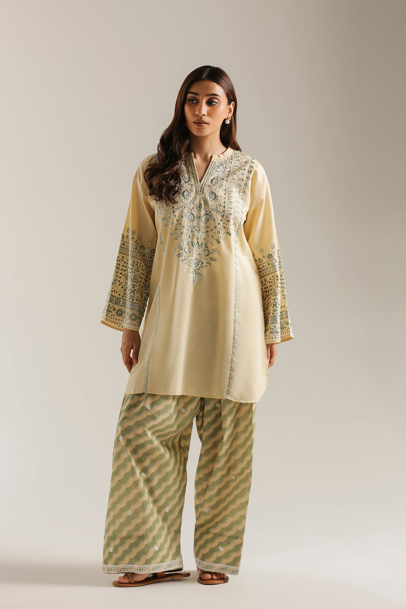 EMBROIDERED SUIT (E7784/102/115)