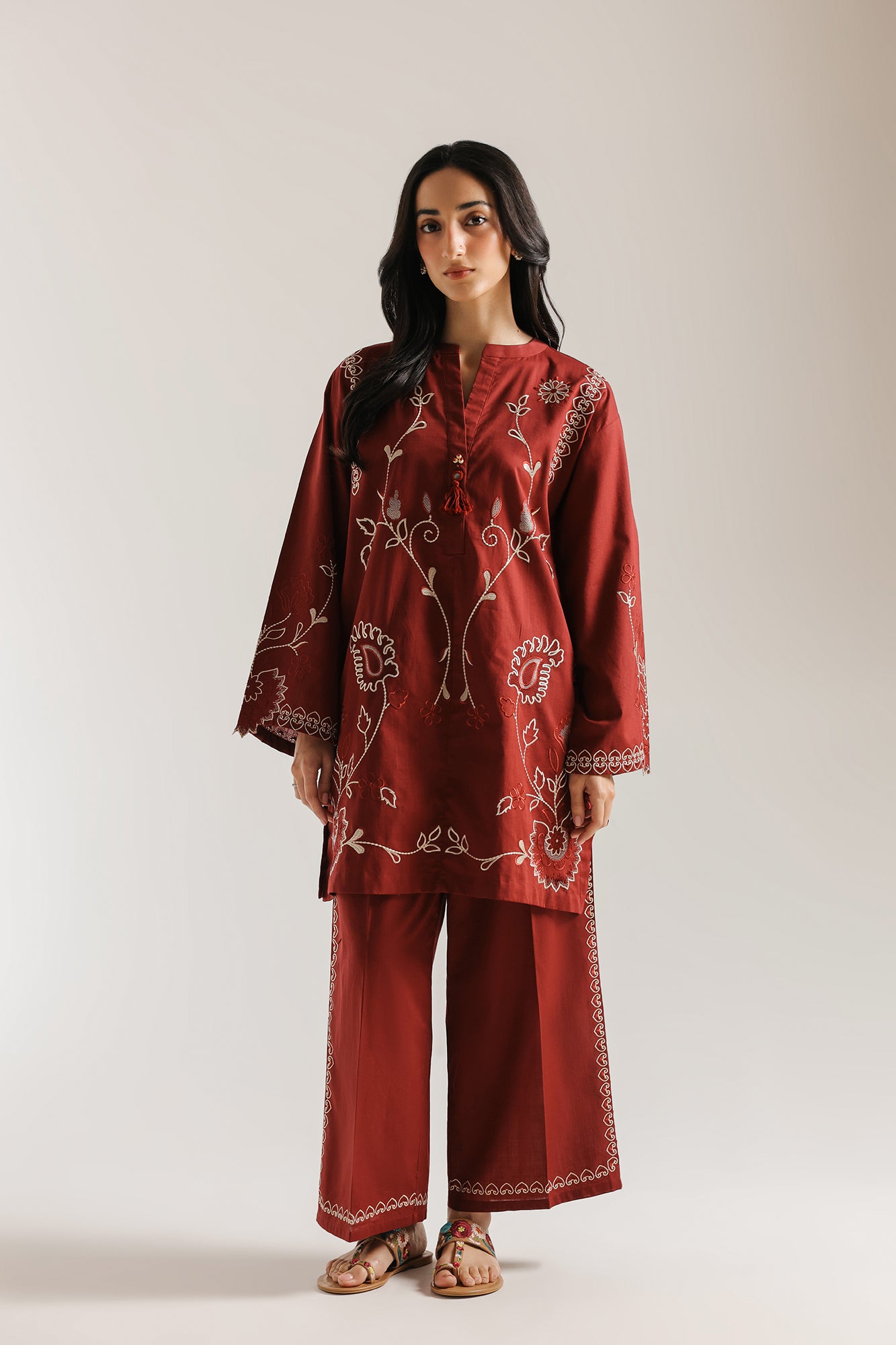 EMBROIDERED SUIT (E7788/102/319)