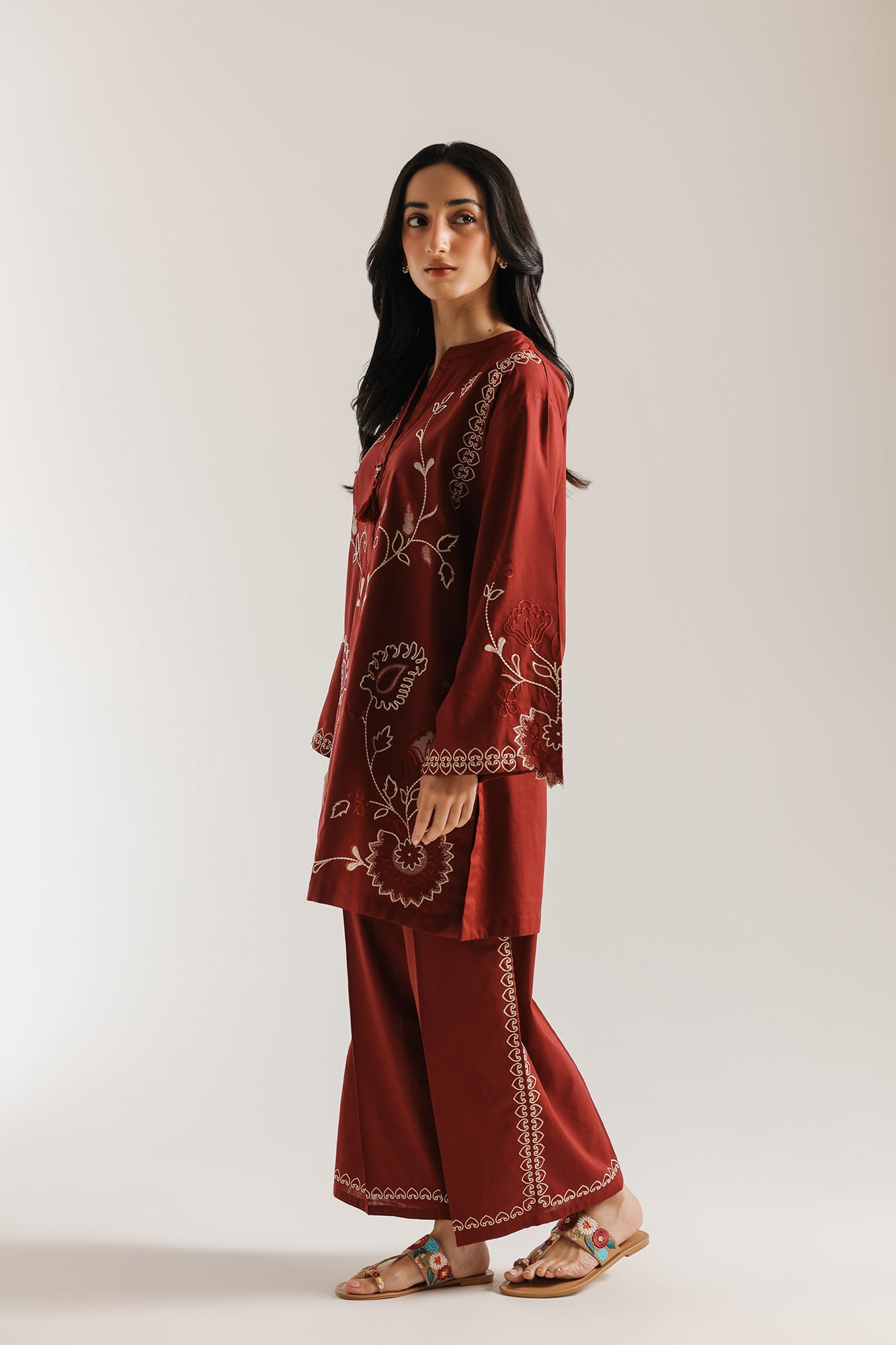 EMBROIDERED SUIT (E7788/102/319)