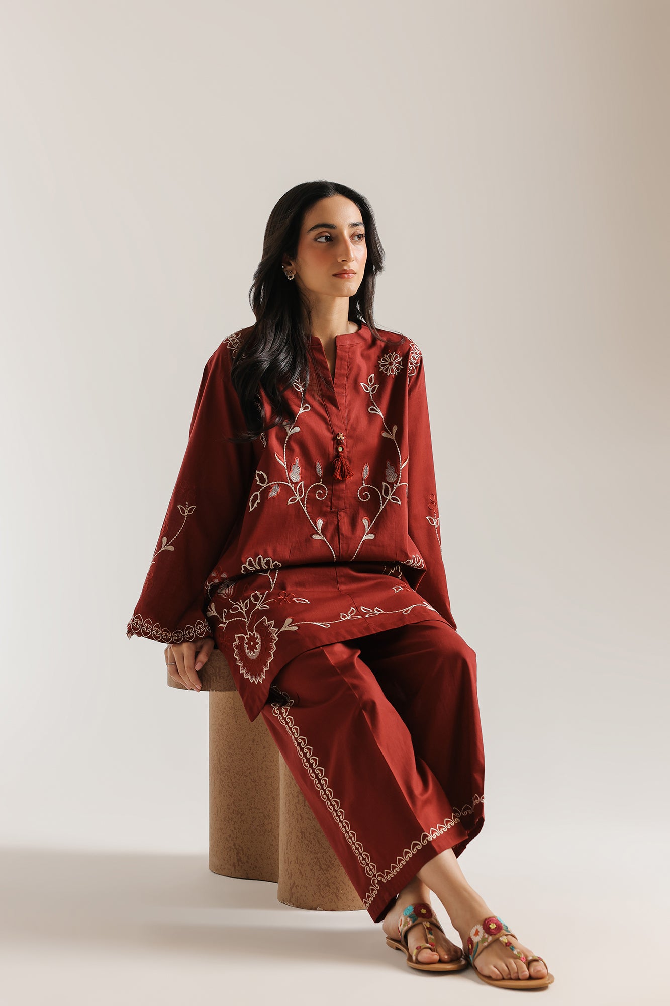 EMBROIDERED SUIT (E7788/102/319)