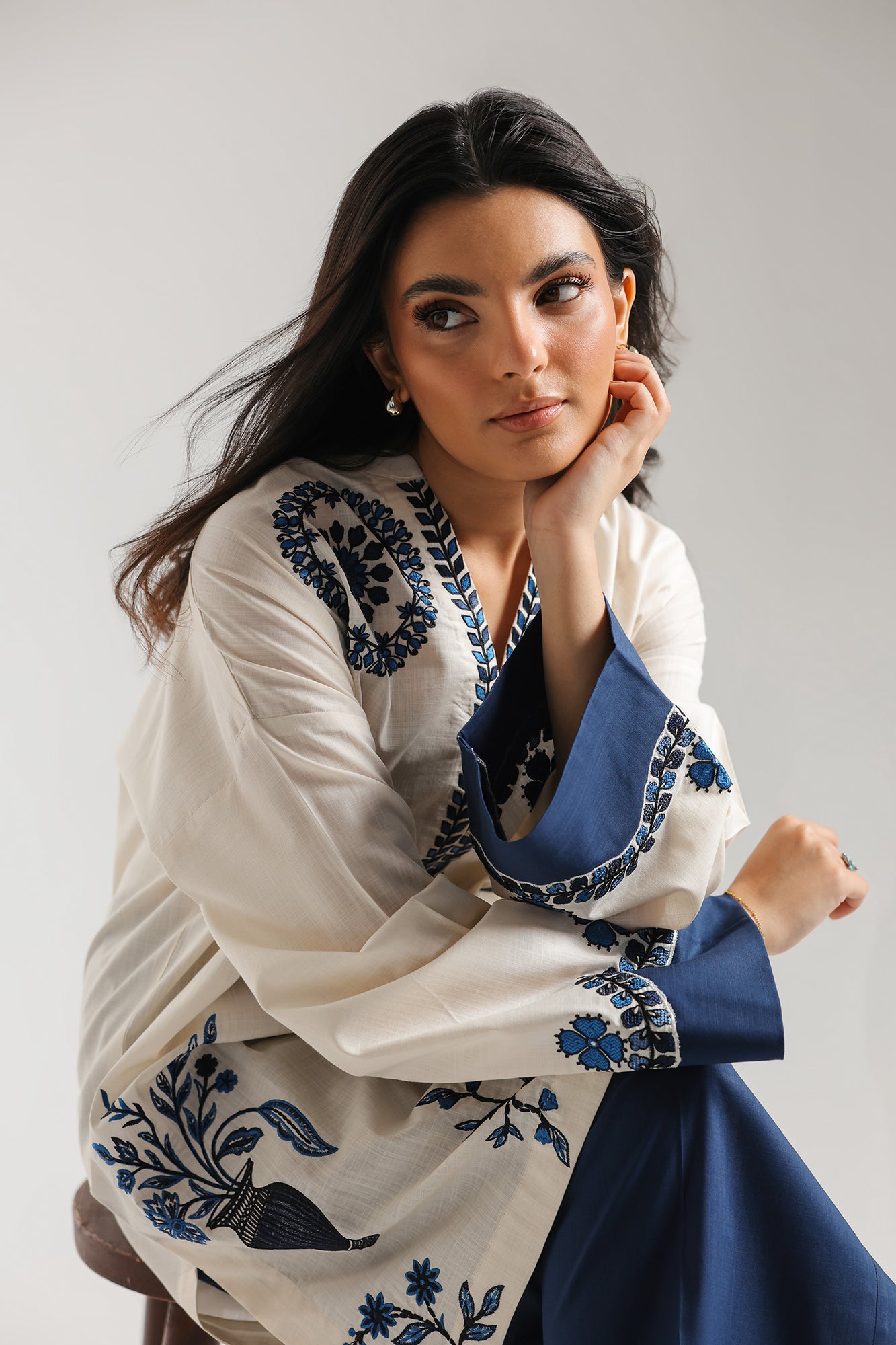 EMBROIDERED SUIT (E7790/102/005)