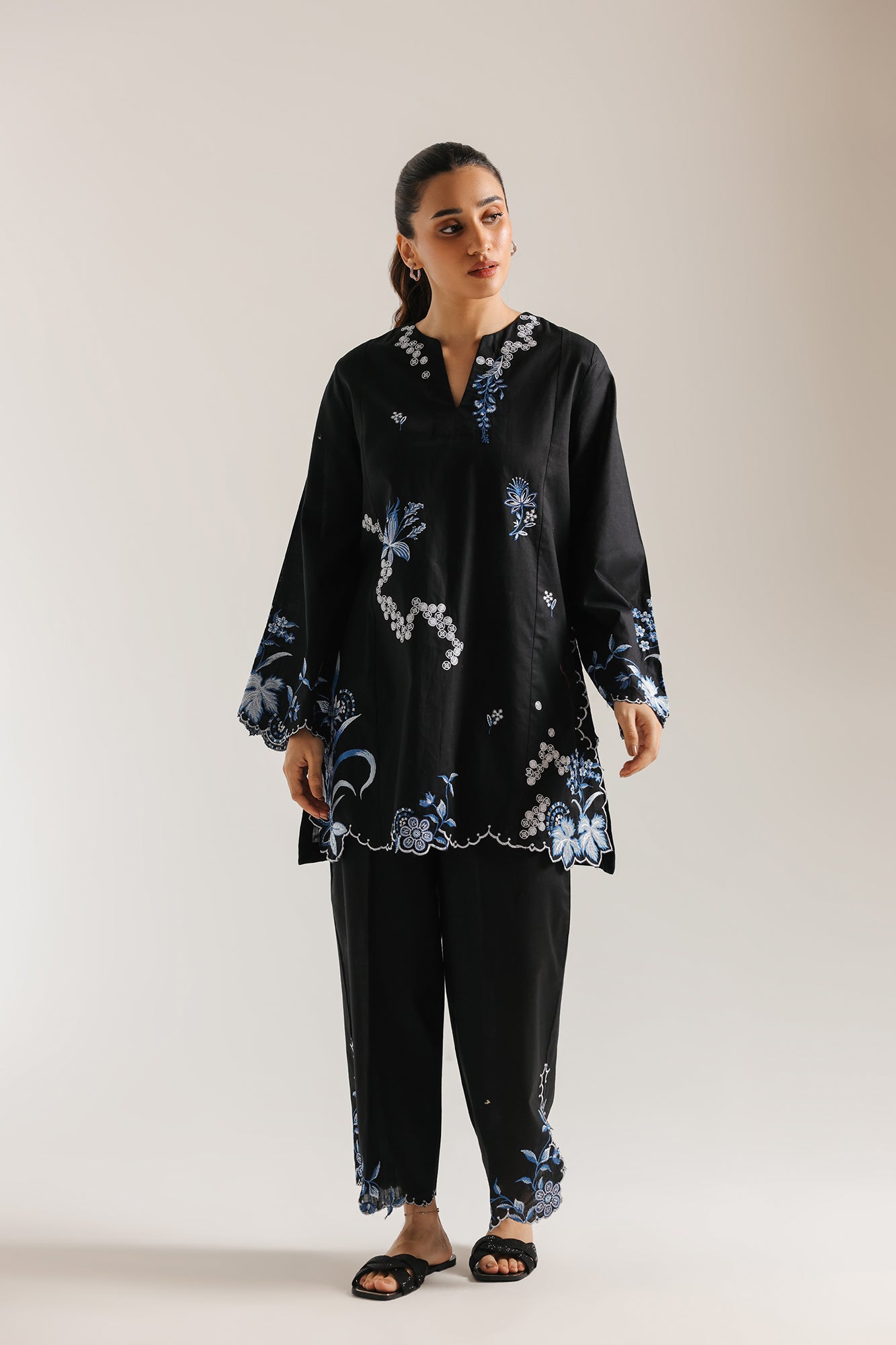 EMBROIDERED SUIT (E7791/102/902)