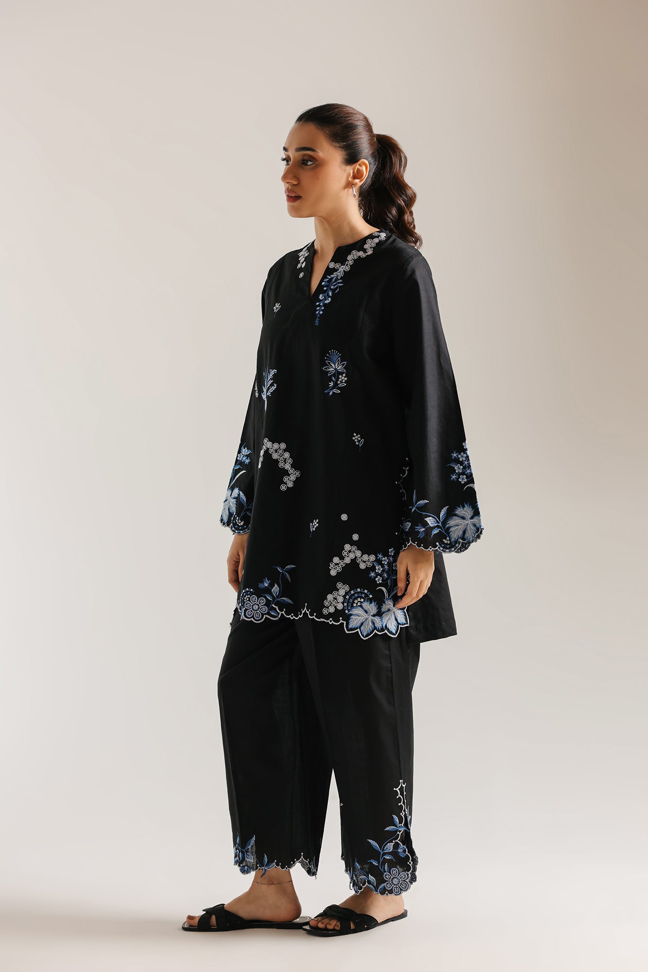 EMBROIDERED SUIT (E7791/102/902)