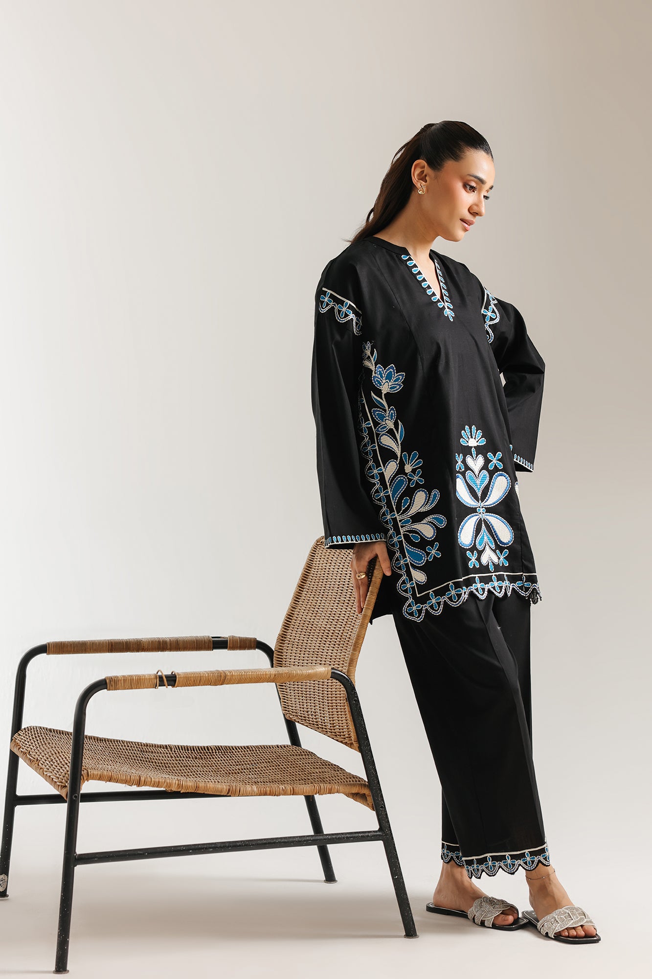 EMBROIDERED SUIT (E7792/102/902)