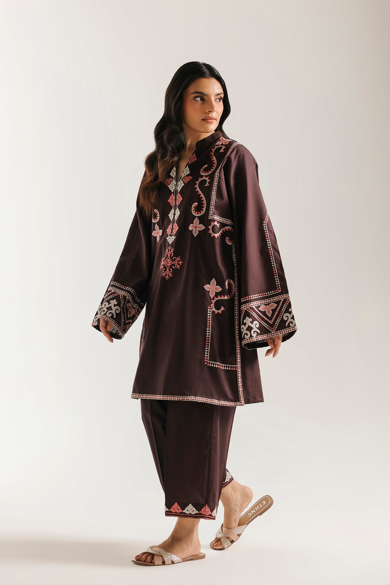 EMBROIDERED SUIT (E7814/102/318)