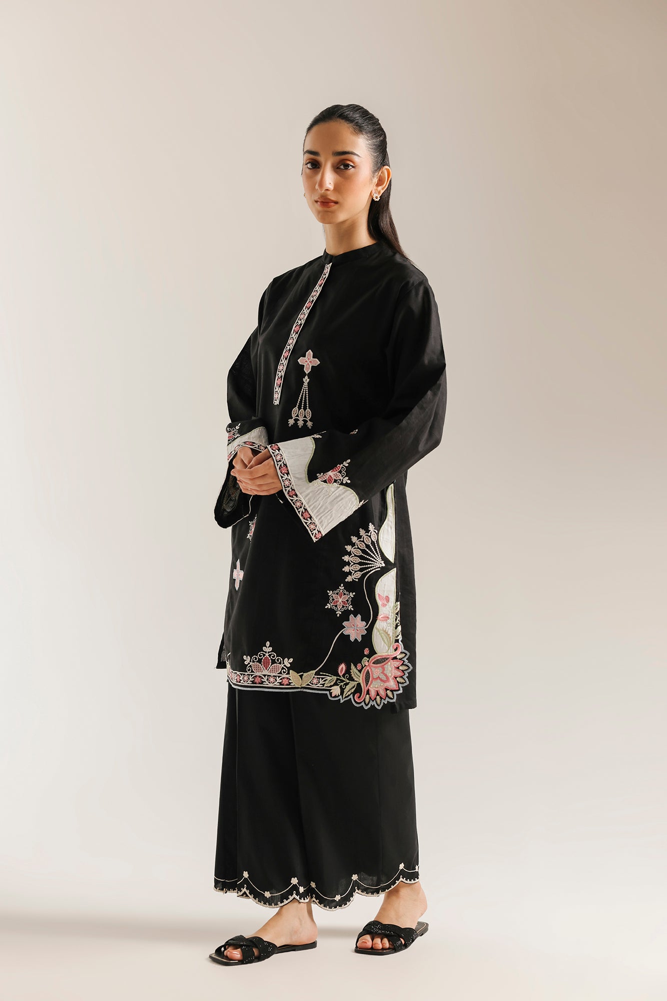EMBROIDERED SUIT (E7820/102/902)