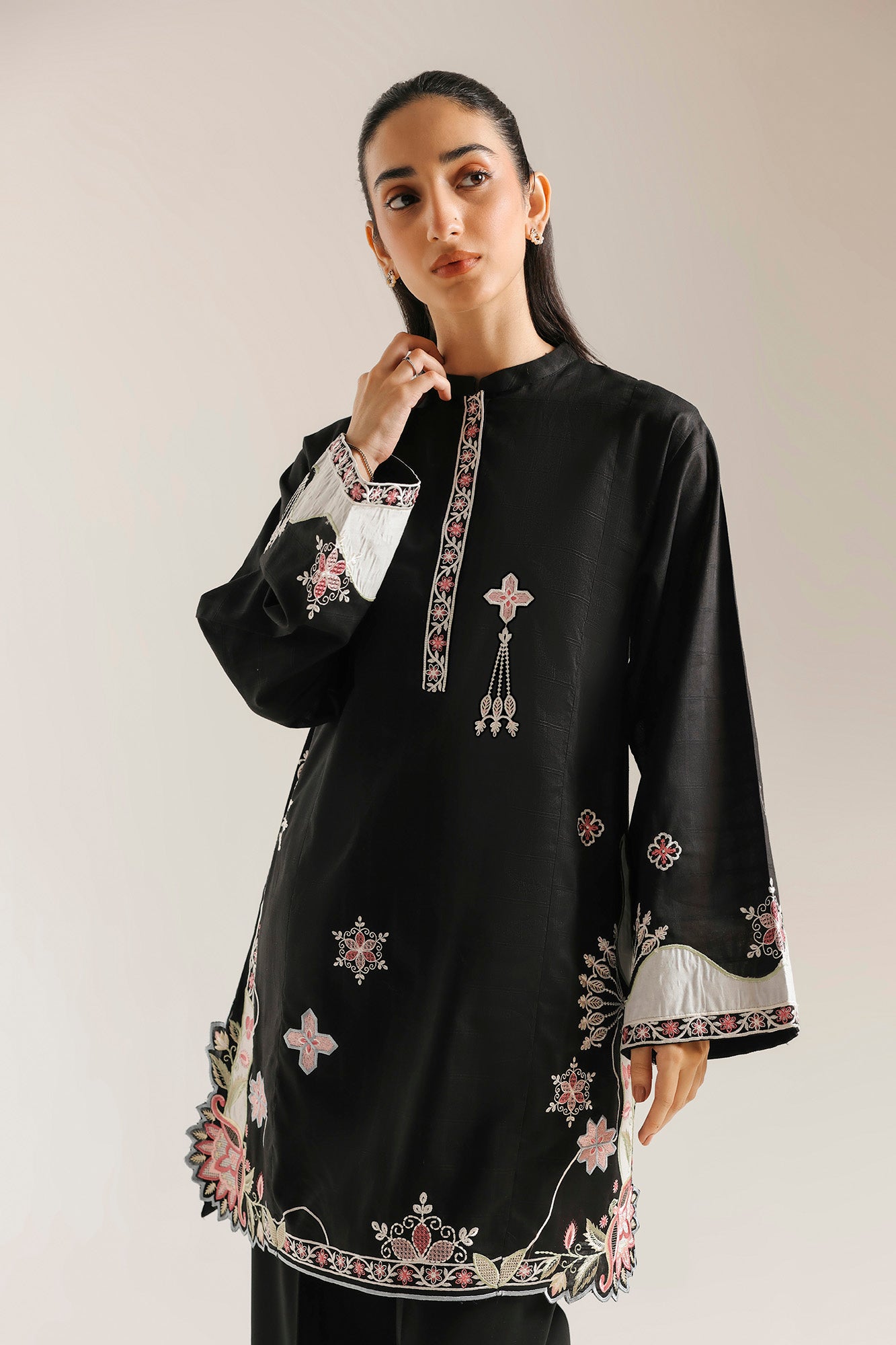 EMBROIDERED SUIT (E7820/102/902)