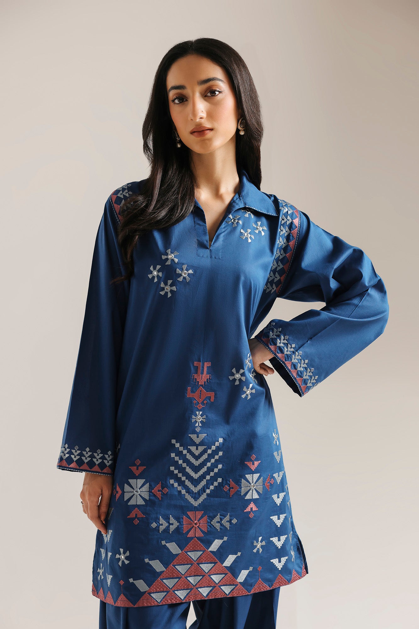 EMBROIDERED SUIT (E7827/102/622)