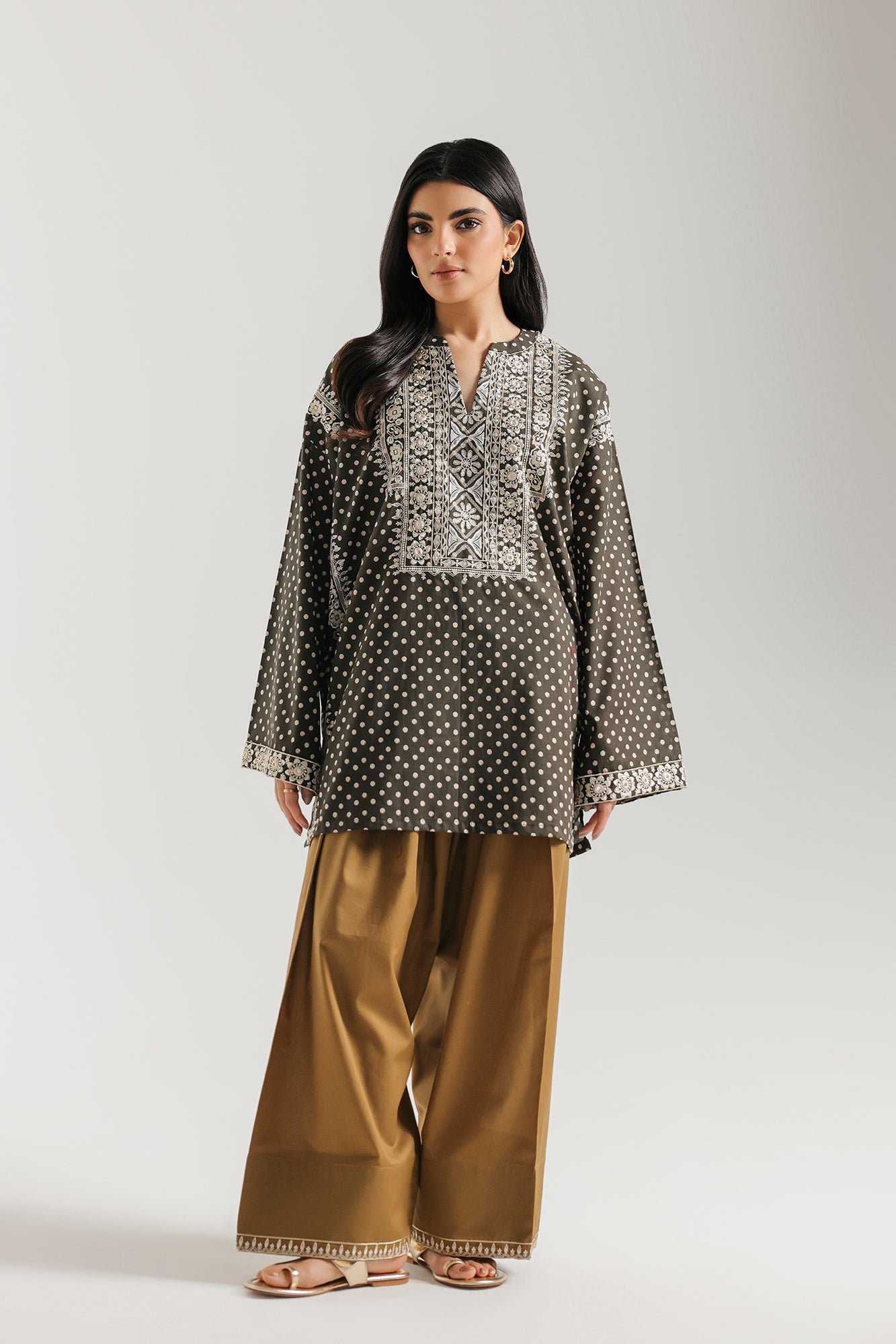 EMBROIDERED SUIT (E7832/102/117)