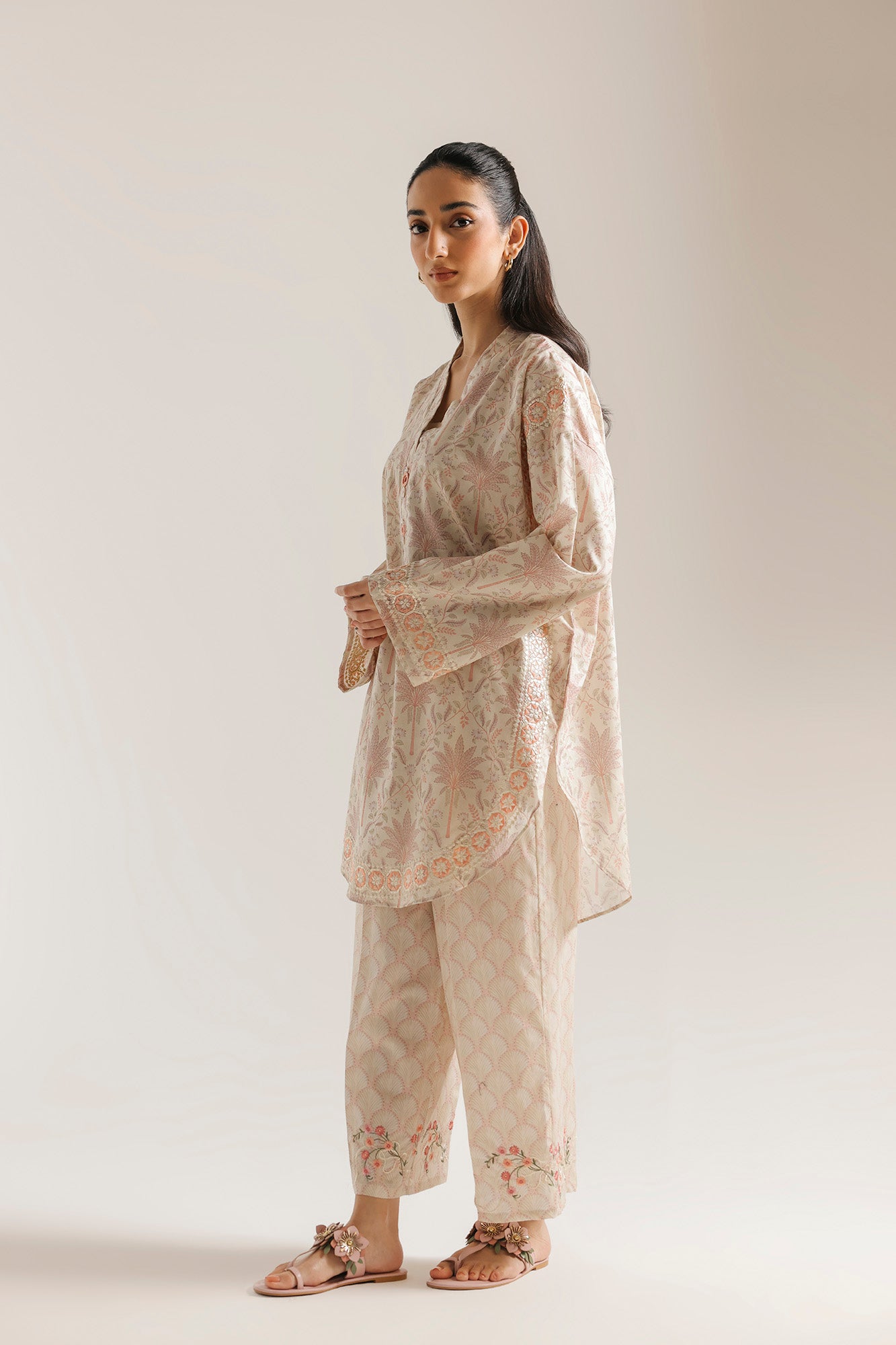 EMBROIDERED SUIT (E7834/102/005)