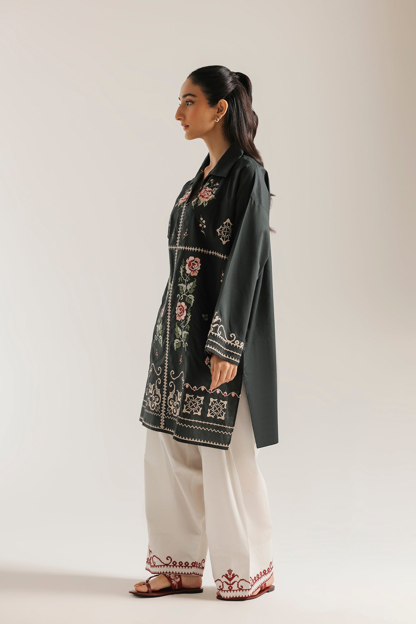 EMBROIDERED SUIT (E7839/102/704)