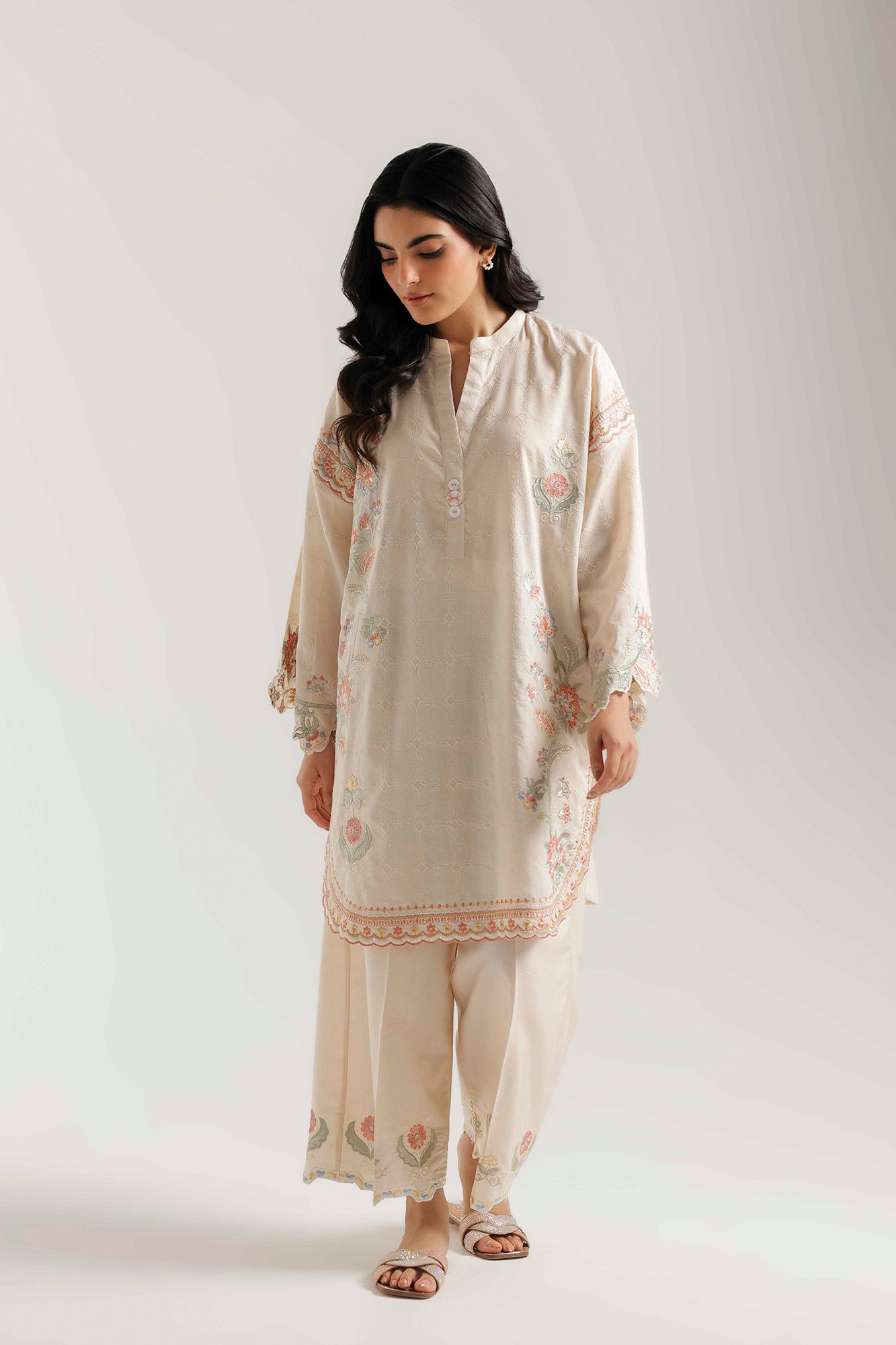 EMBROIDERED SUIT (E7845/102/110)