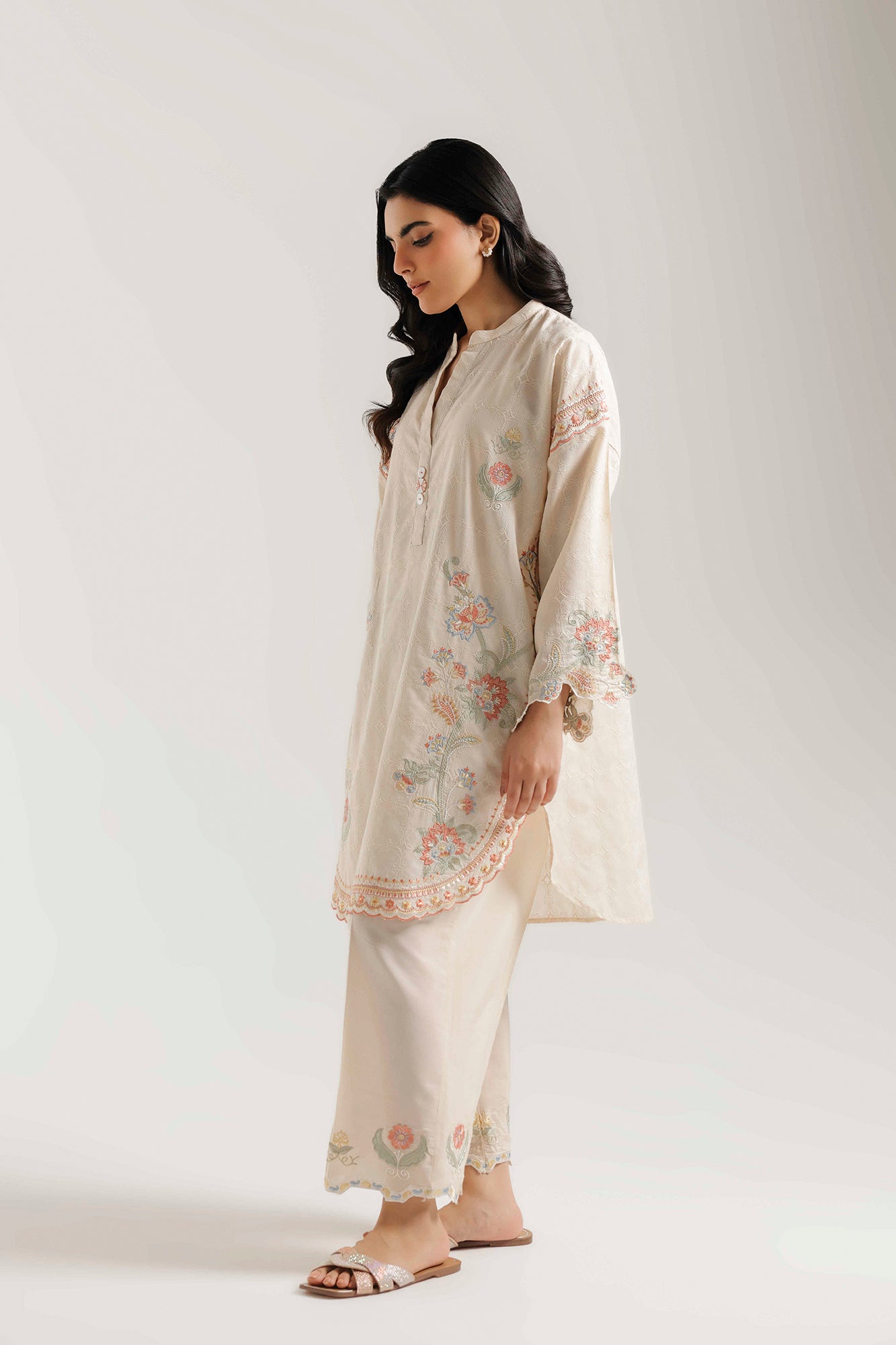 EMBROIDERED SUIT (E7845/102/110)