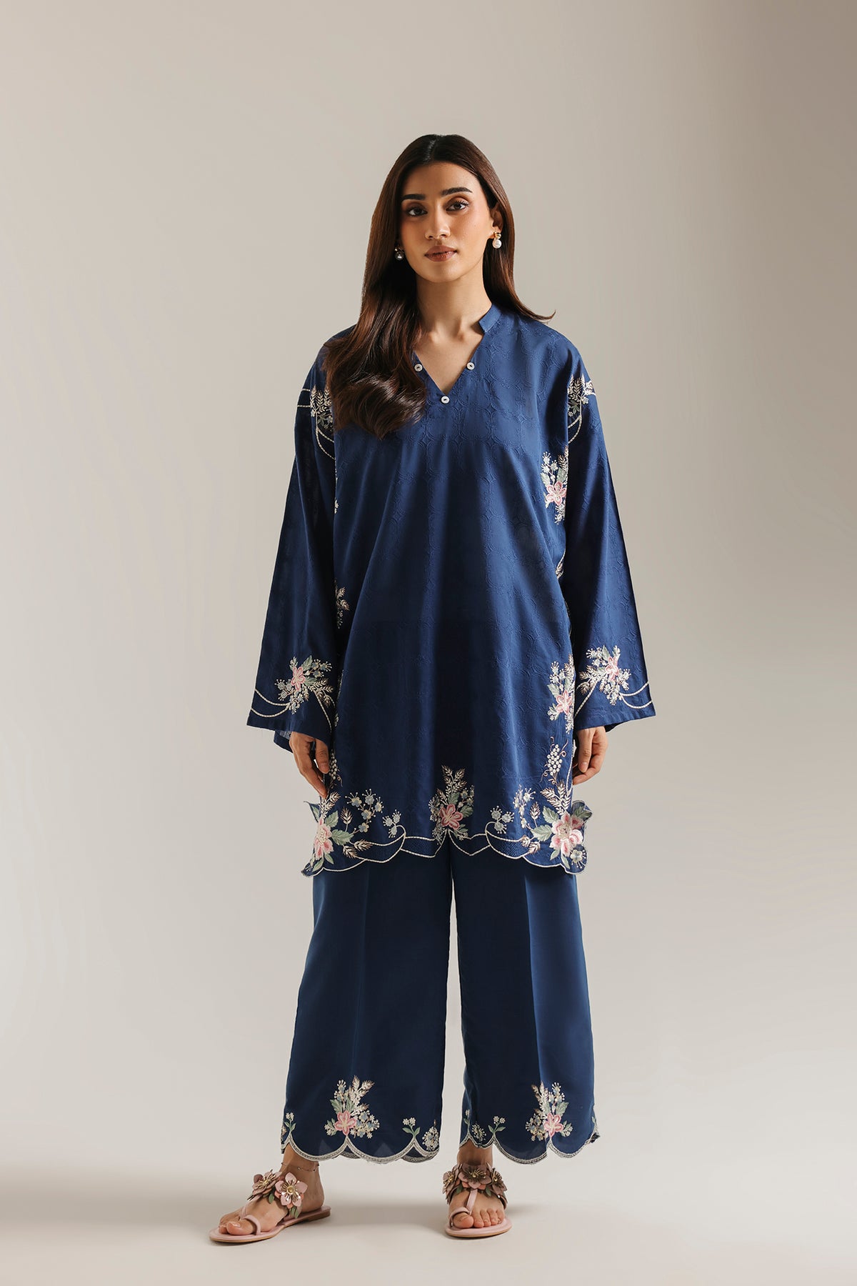 EMBROIDERED SUIT (E7849/102/620)