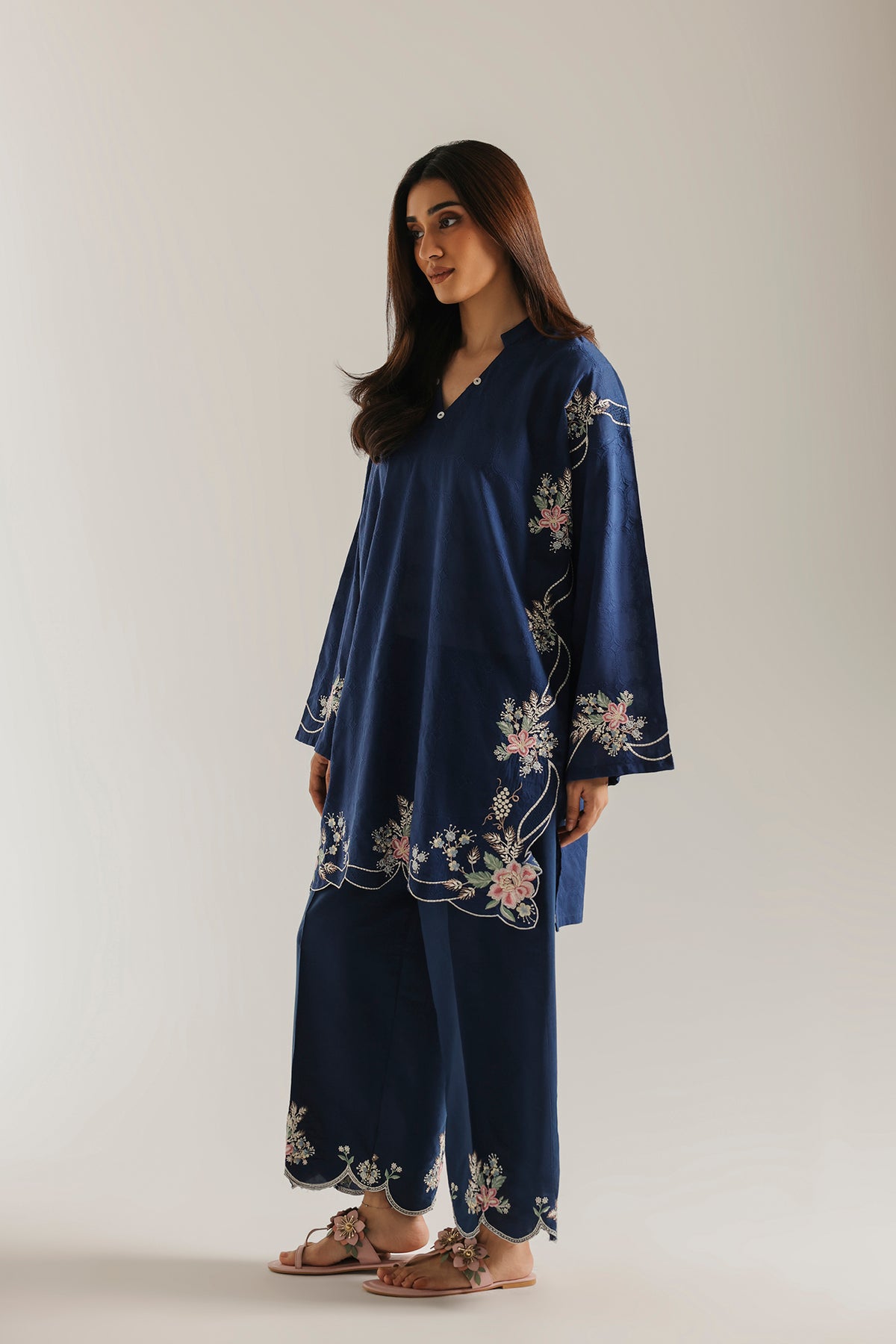EMBROIDERED SUIT (E7849/102/620)
