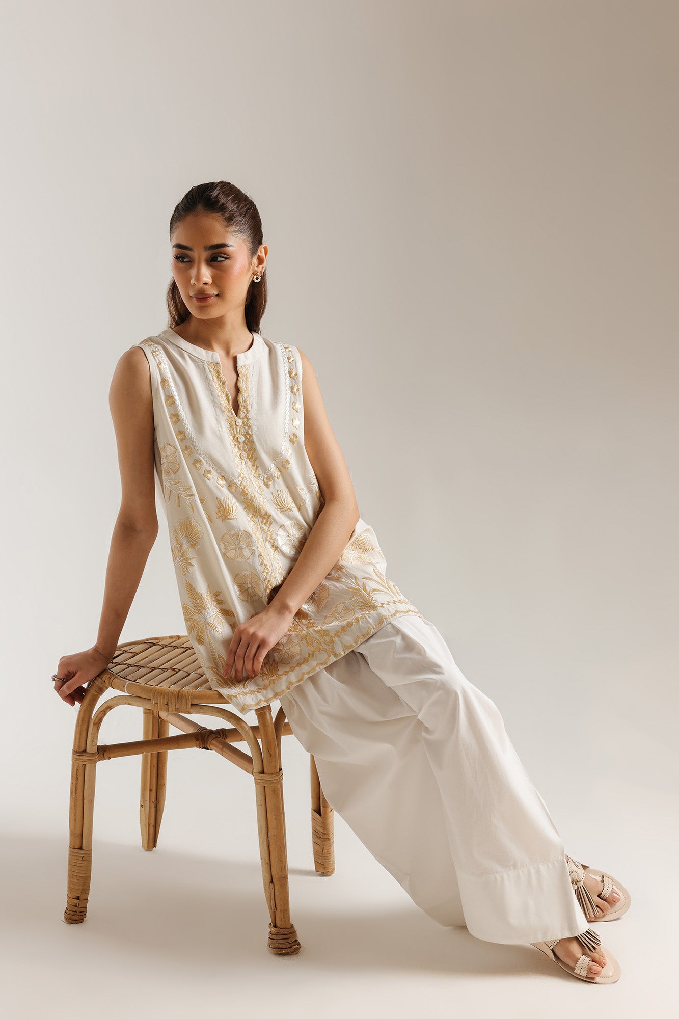 EMBROIDERED KURTI (E7905/102/002)