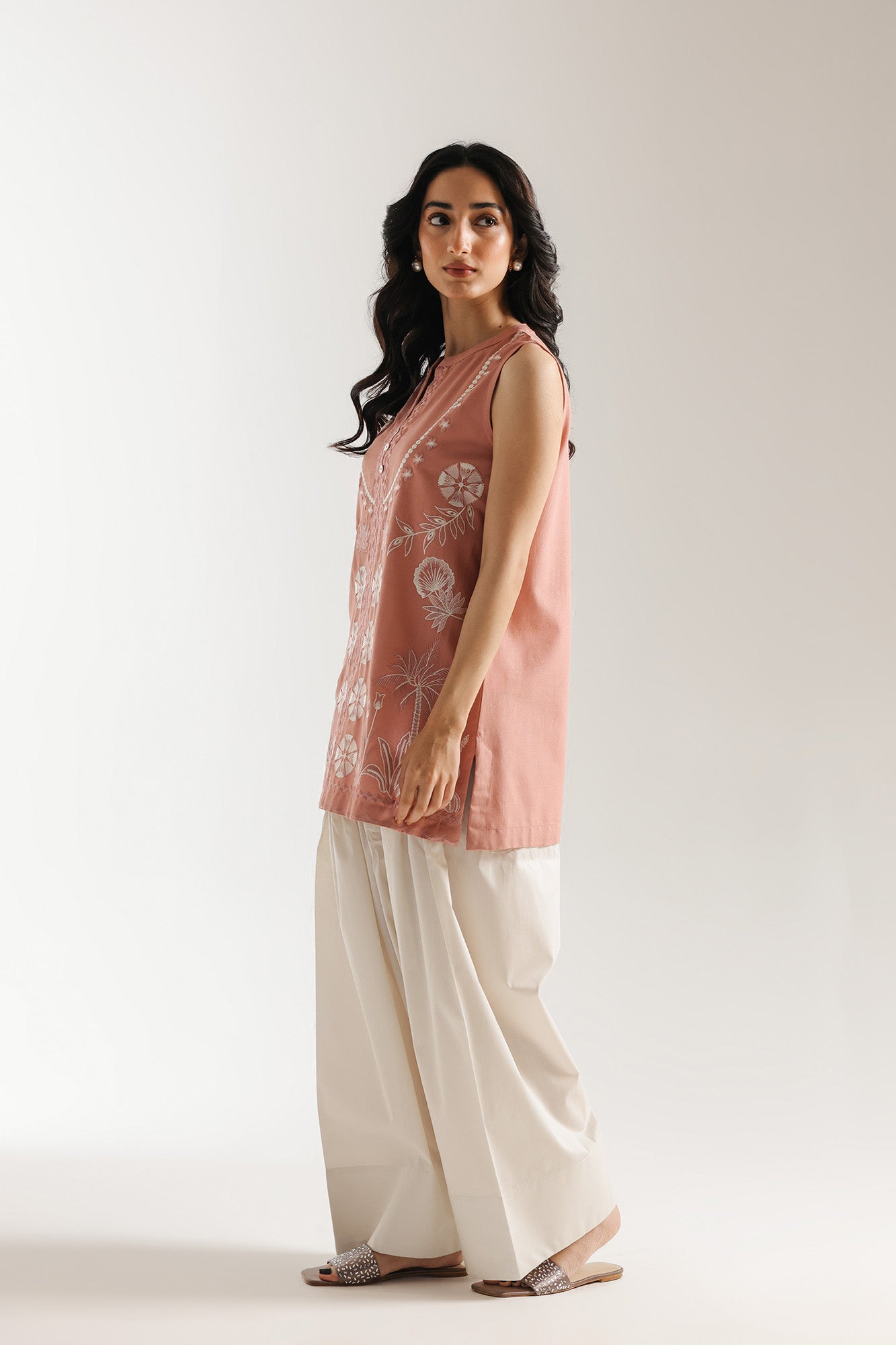 EMBROIDERED KURTI (E7905/102/425)