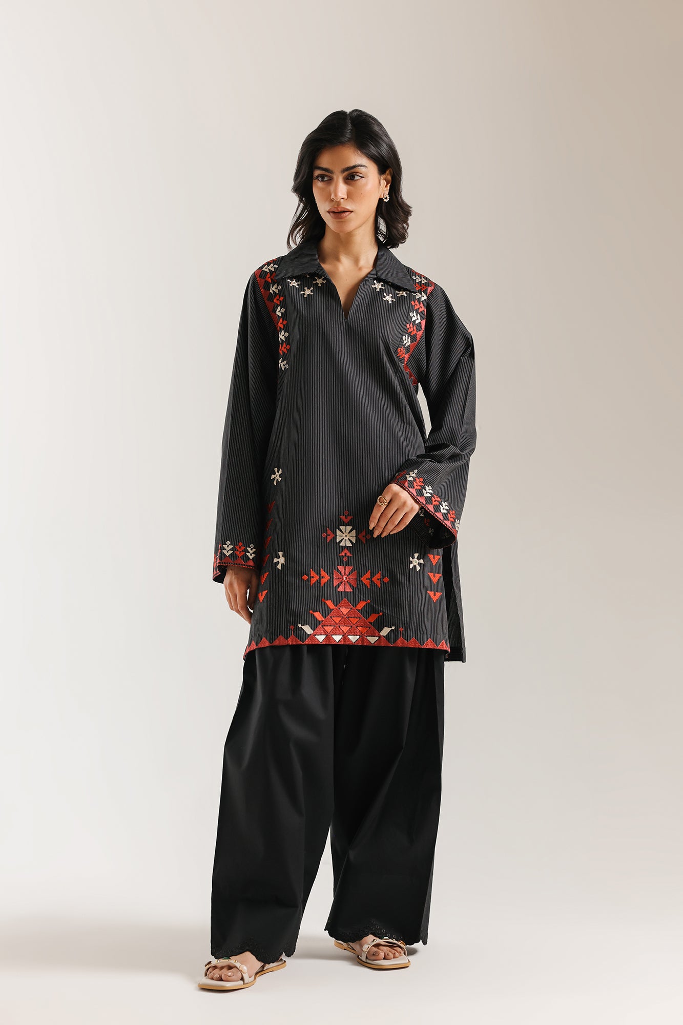 EMBROIDERED KURTI (E7951/102/902)