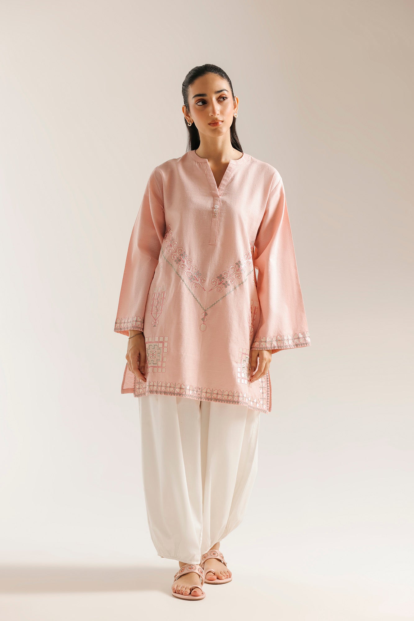 EMBROIDERED KURTI (E7978/102/327)
