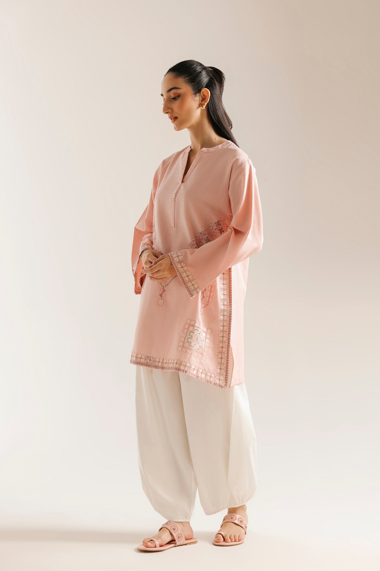 EMBROIDERED KURTI (E7978/102/327)