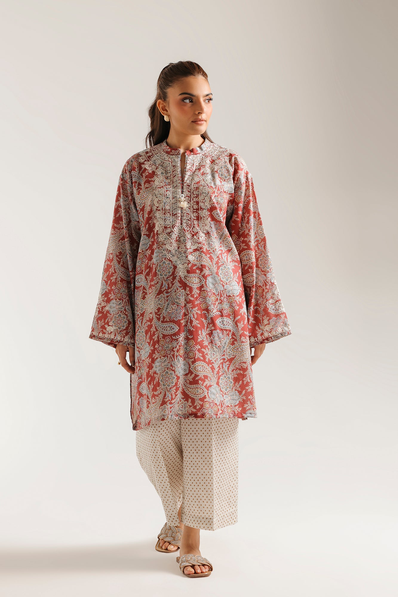 EMBROIDERED SUIT (E8225/102/305)