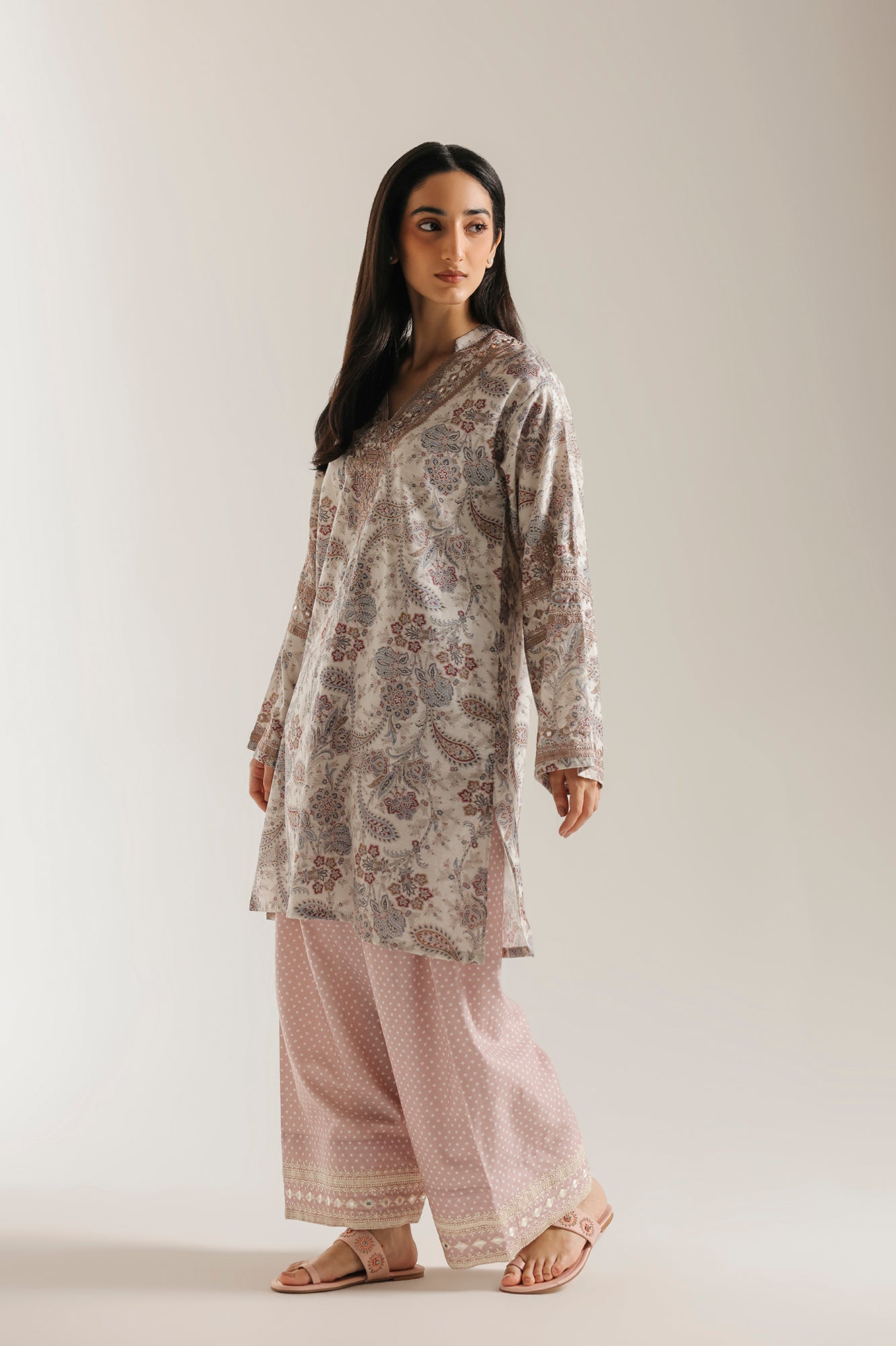 EMBROIDERED SUIT (E8227/102/006)