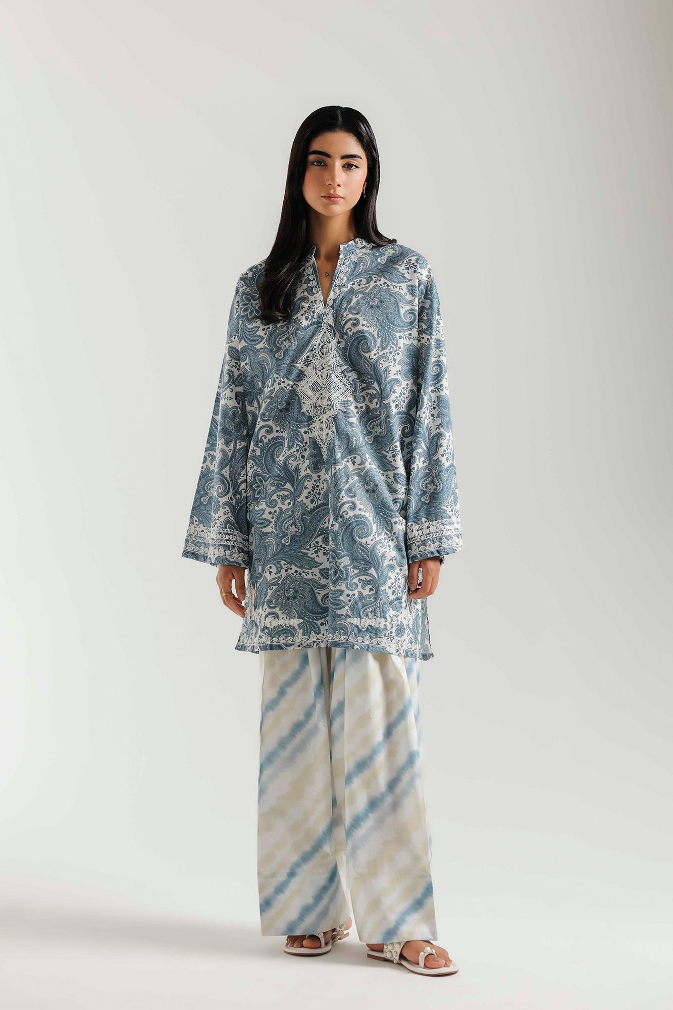 EMBROIDERED SUIT (E8232/102/006)