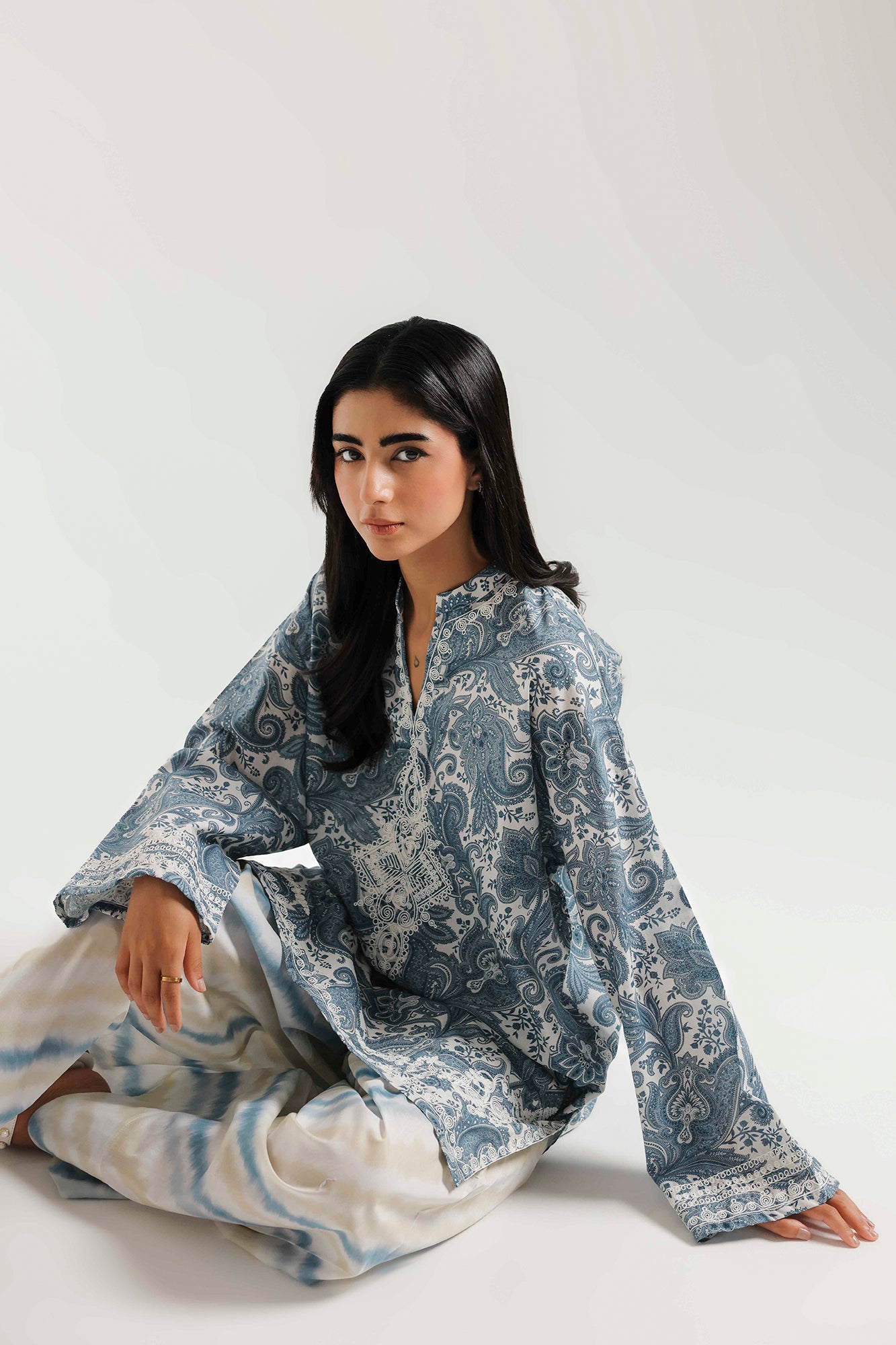 EMBROIDERED SUIT (E8232/102/006)