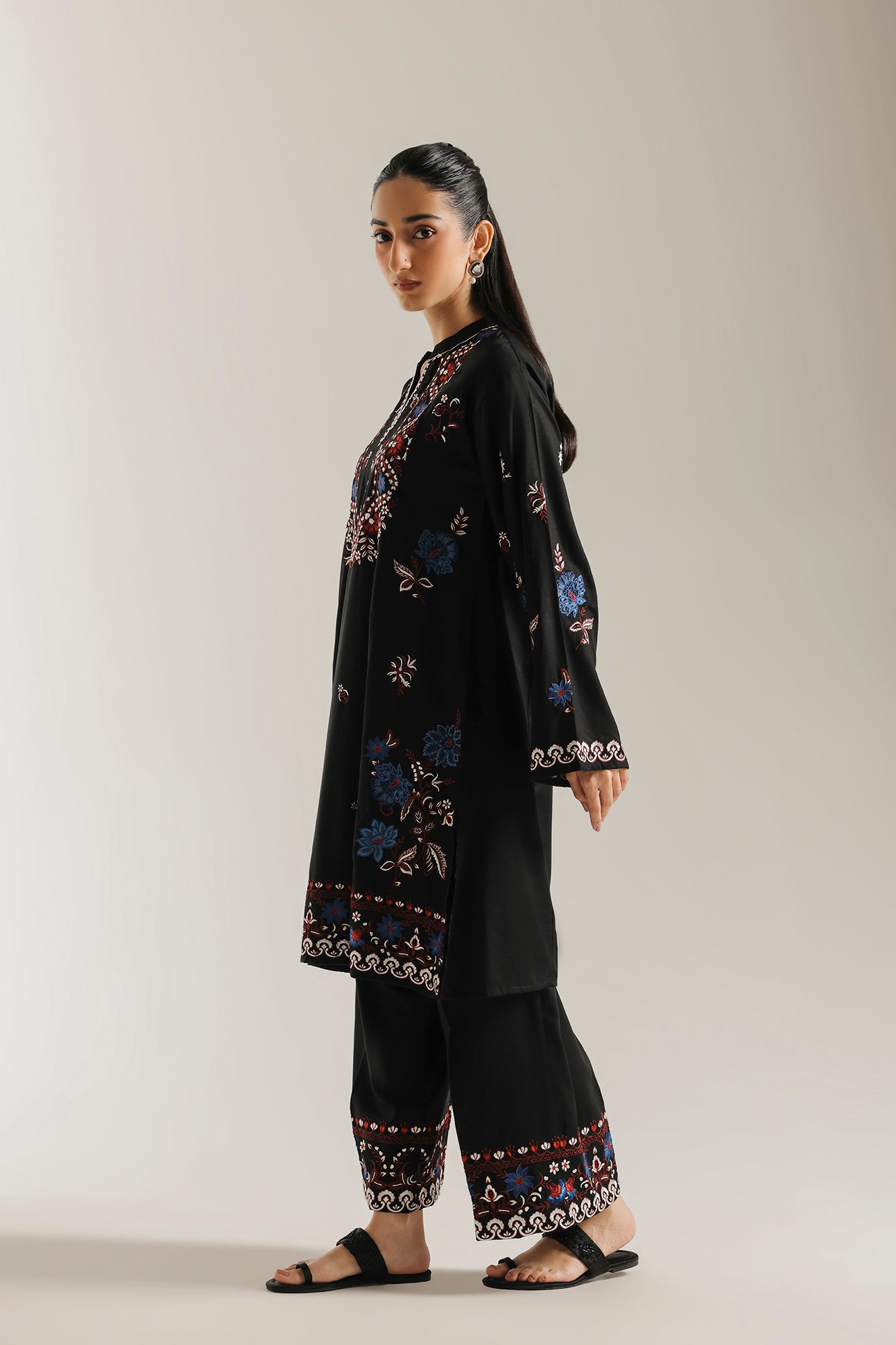 EMBROIDERED SUIT (E8246/102/902)