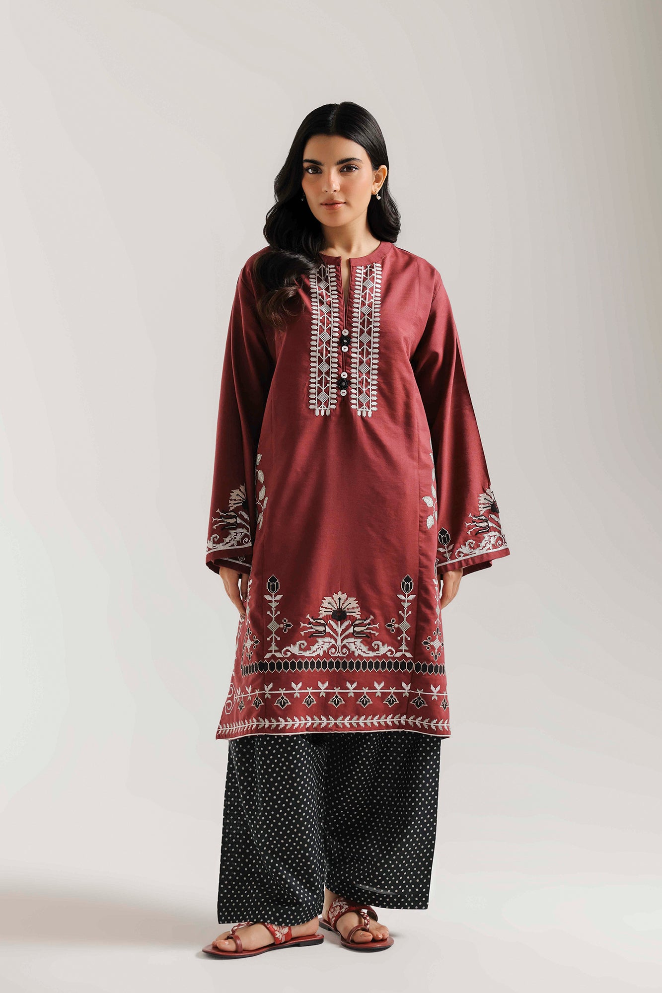 EMBROIDERED SUIT (E8277/102/305)