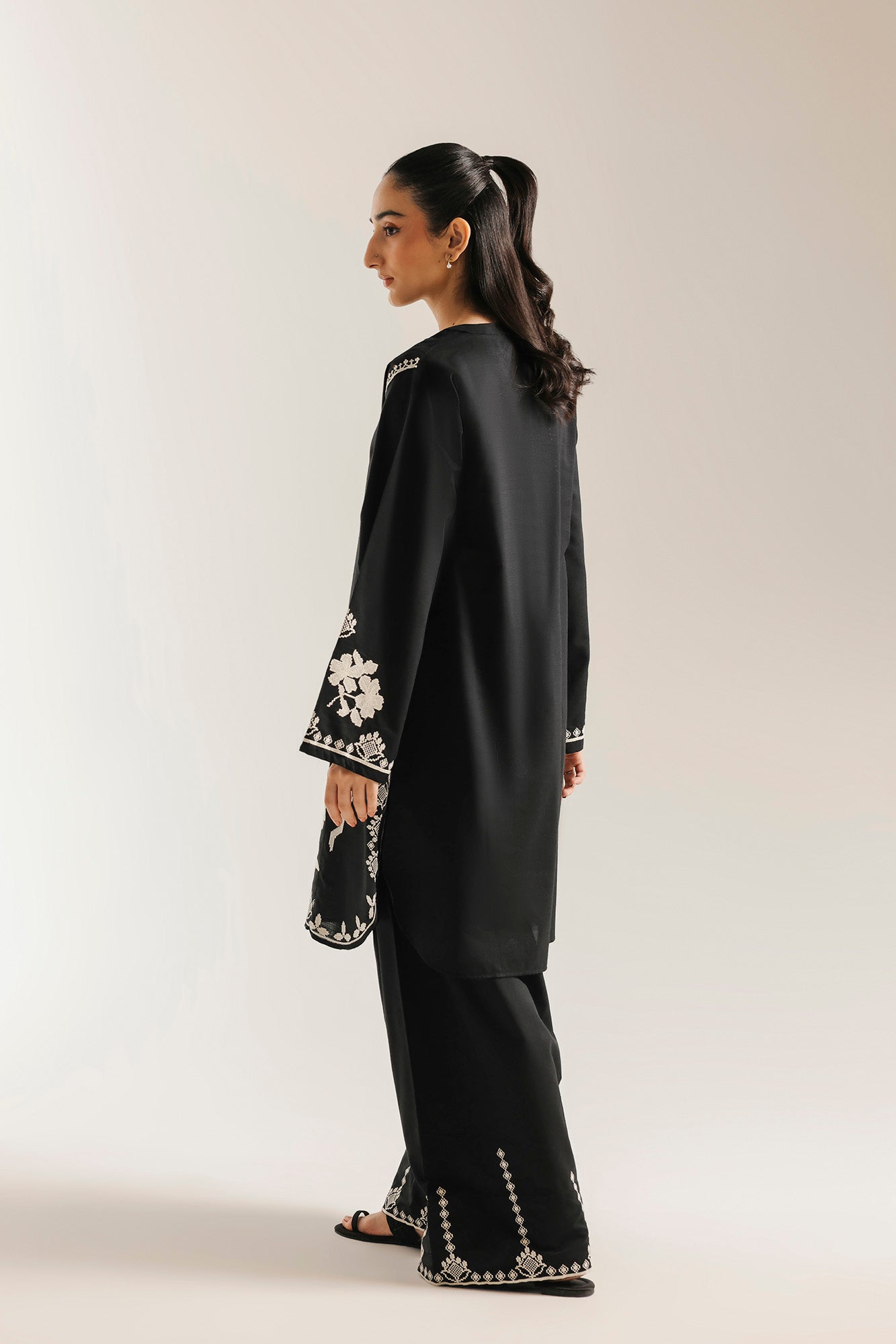 EMBROIDERED SUIT (E8278/102/902)