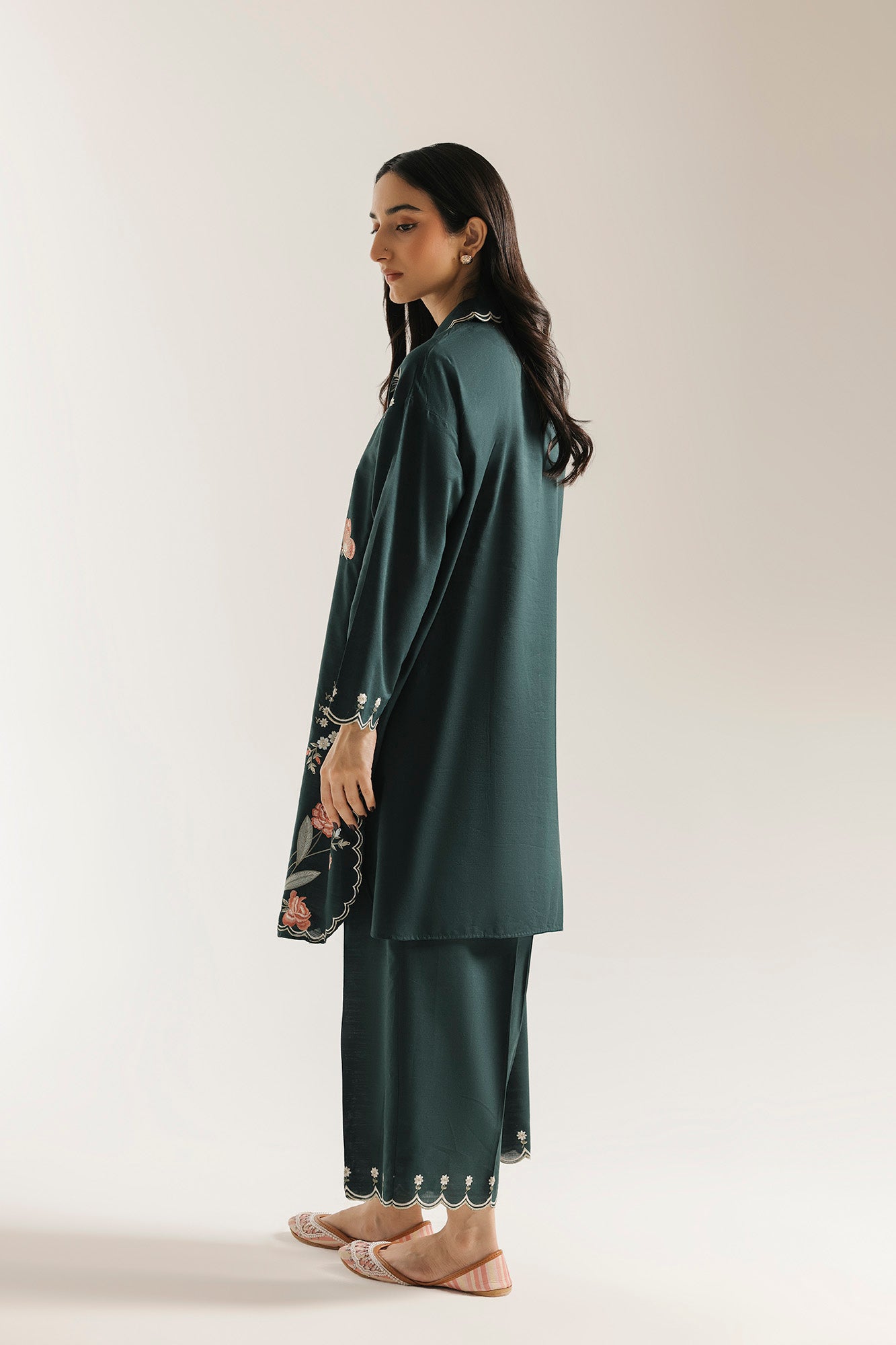 EMBROIDERED SUIT (E8280/102/706)