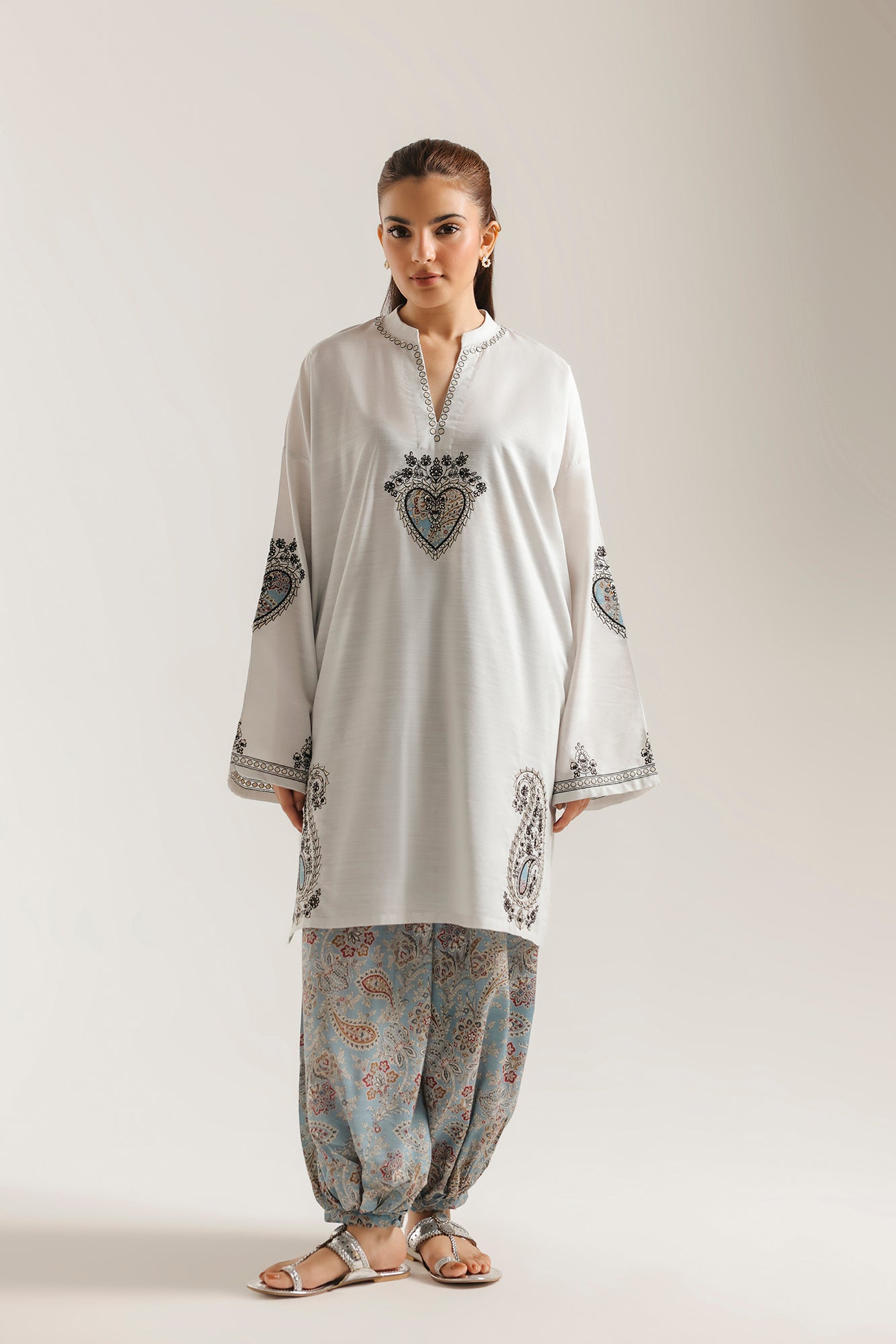 EMBROIDERED SUIT (E8281/102/003)