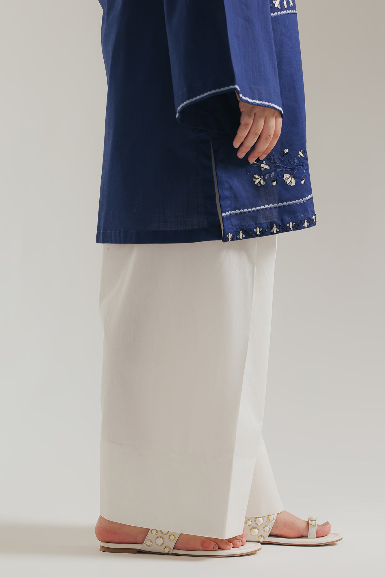 FARSHI SHALWAR (E8328/102/001)