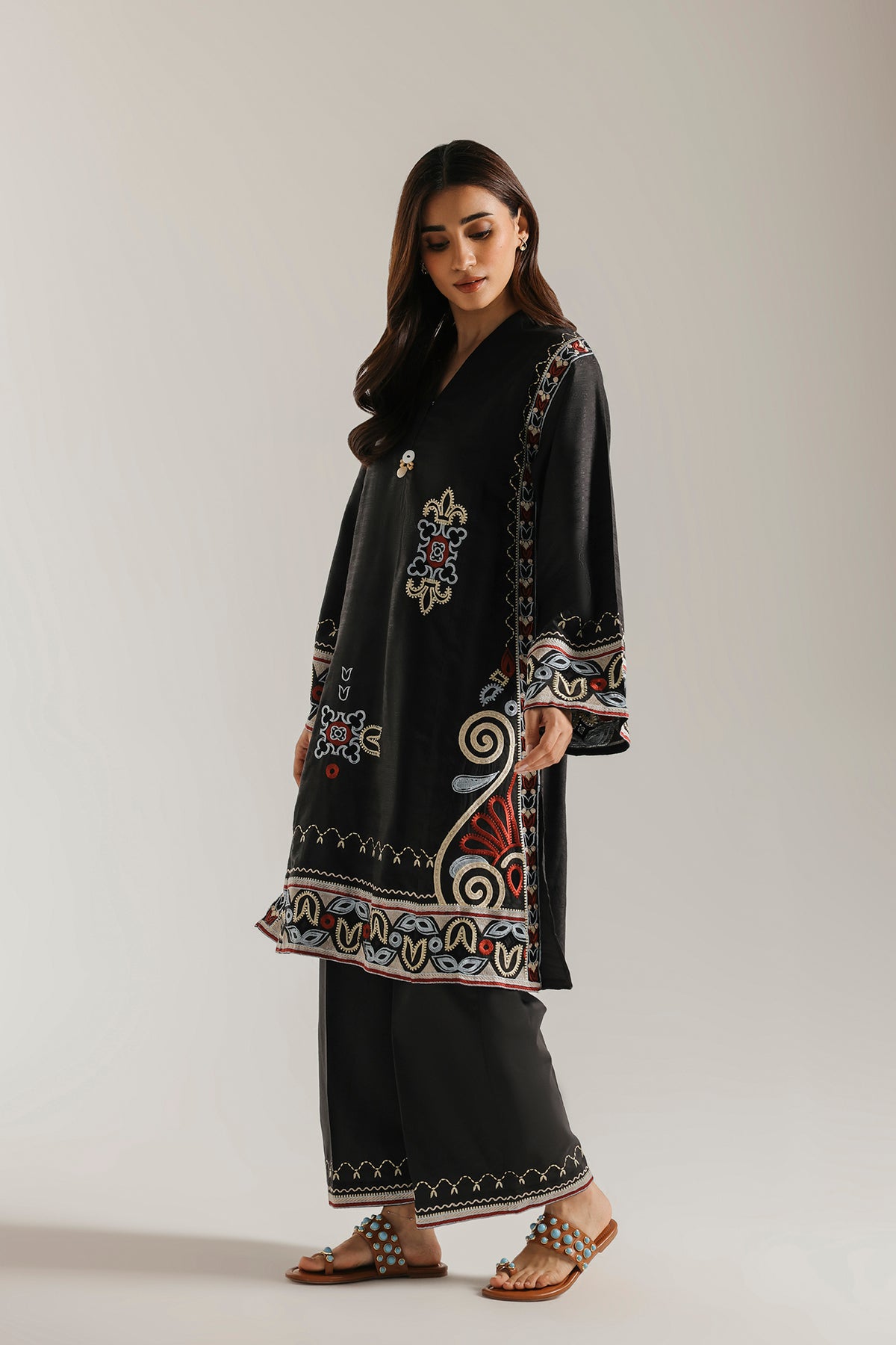 EMBROIDERED SUIT (E9218/102/902)