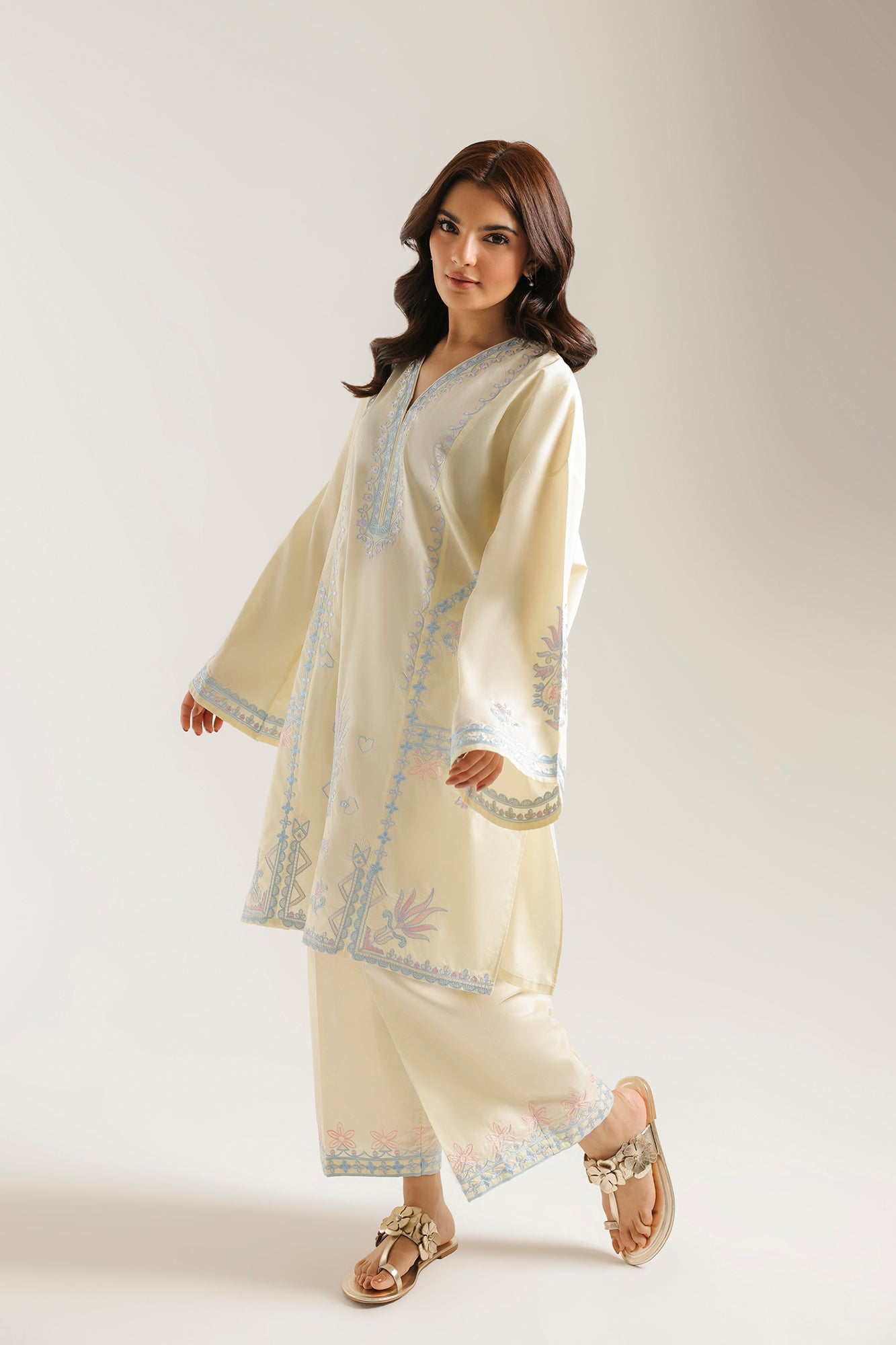 EMBROIDERED SUIT (E9238/102/115)