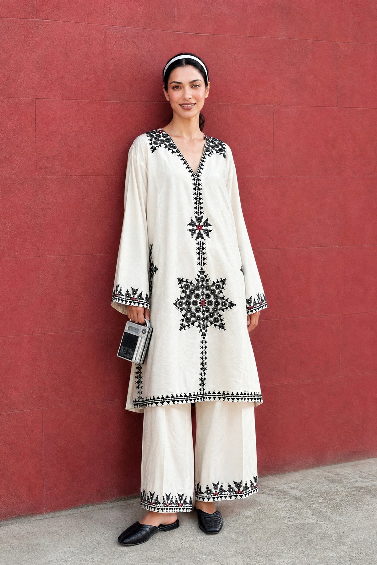 EMBROIDERED SUIT (E9300-102-003)