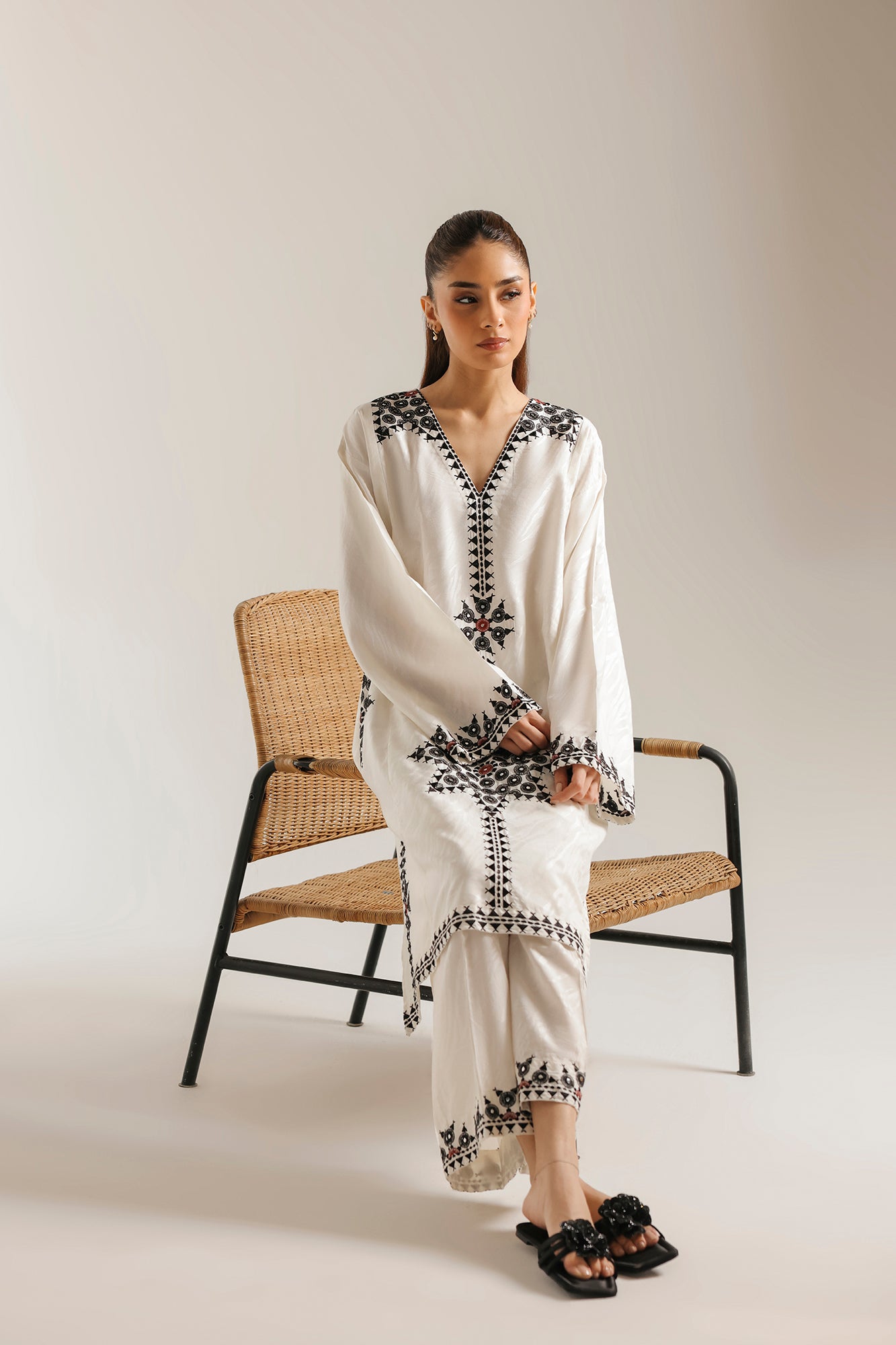 EMBROIDERED SUIT (E9300-102-003)