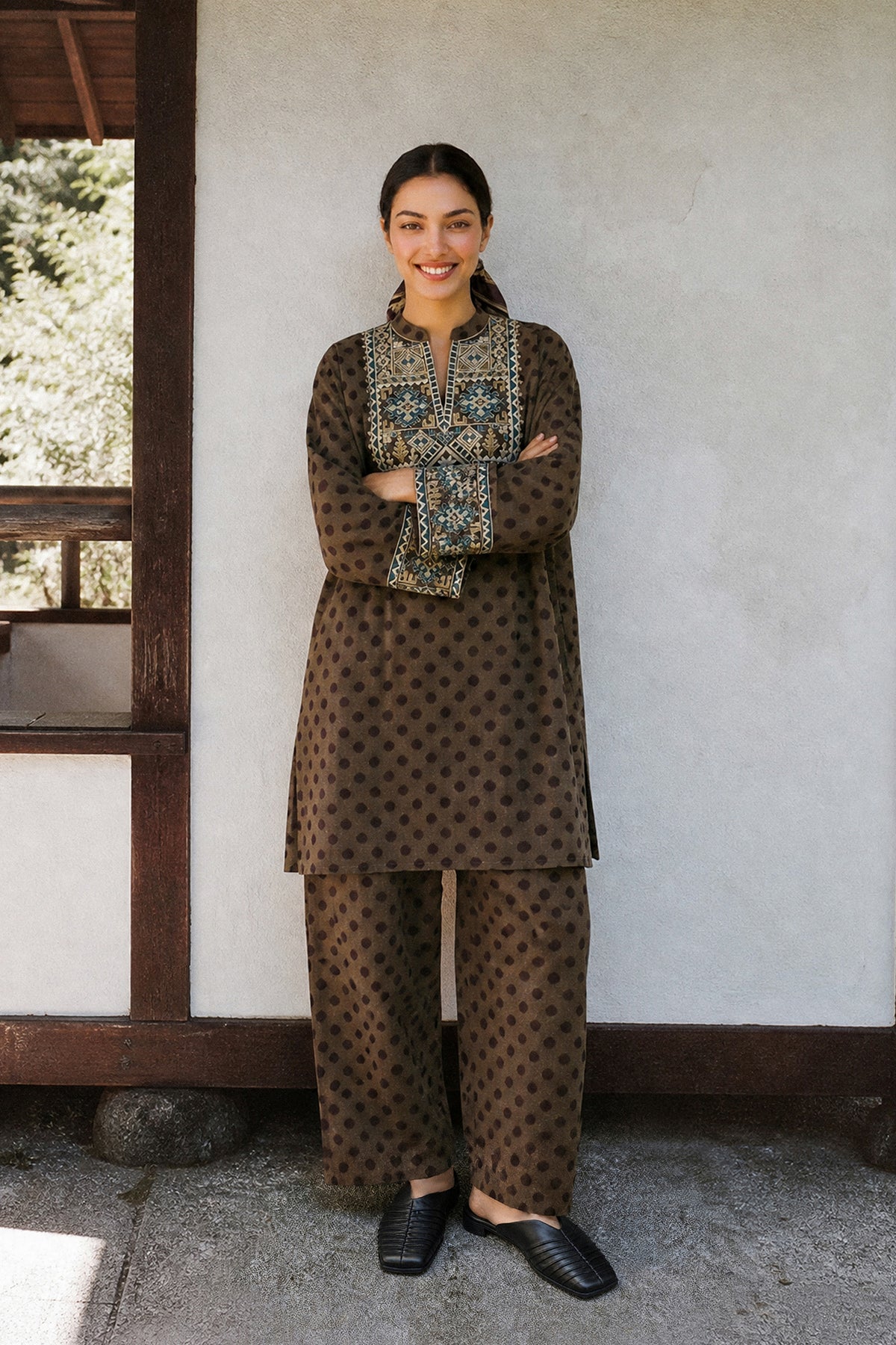 EMBROIDERED SUIT (E9327-102-120)