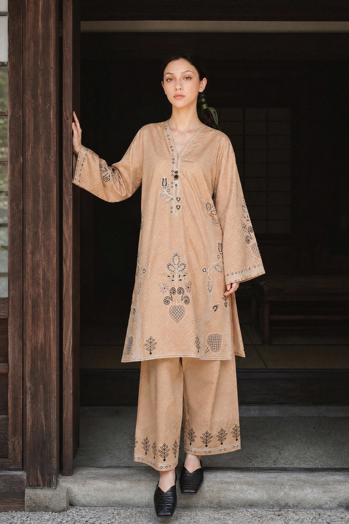 EMBROIDERED SUIT (E9354-102-807)