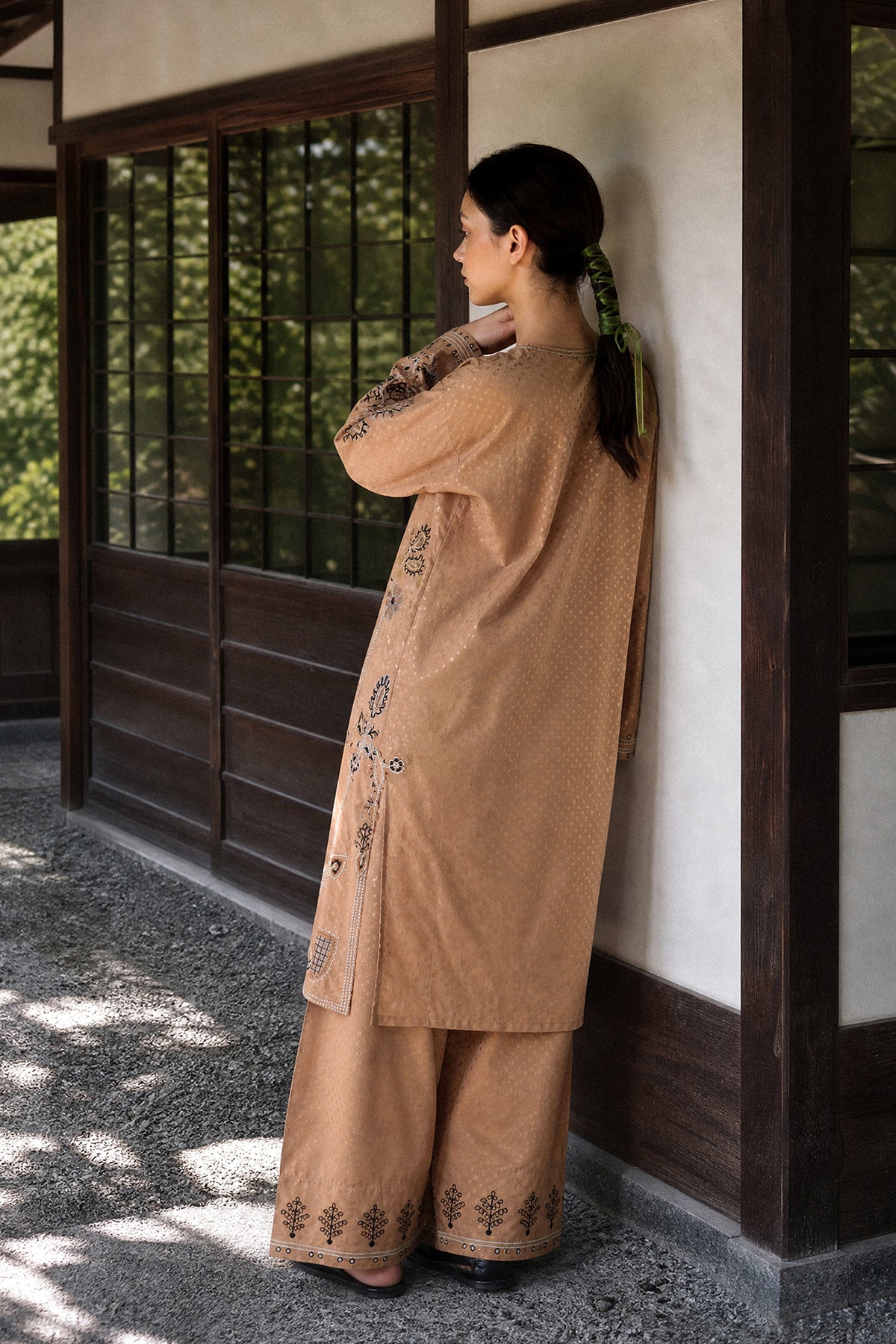 EMBROIDERED SUIT (E9354-102-807)