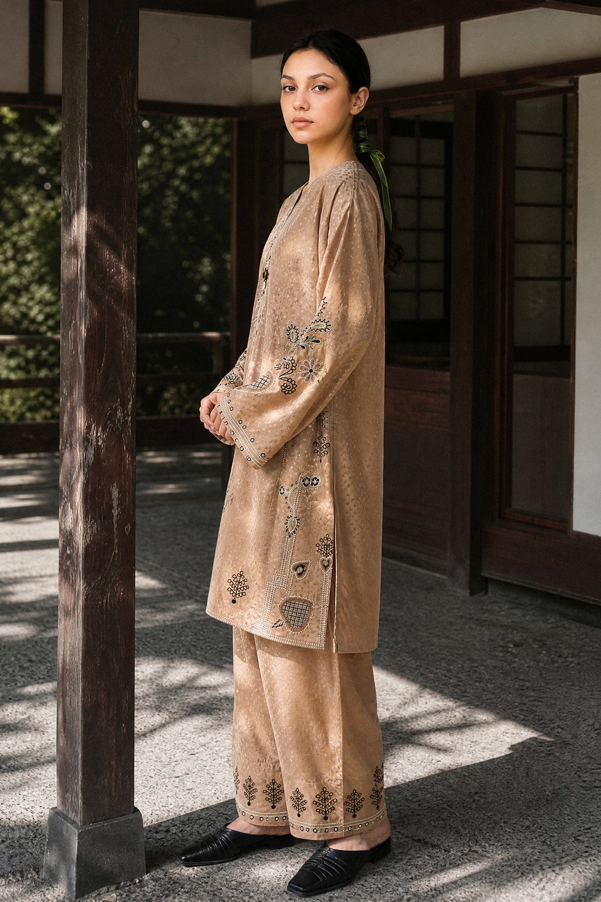 EMBROIDERED SUIT (E9354-102-807)