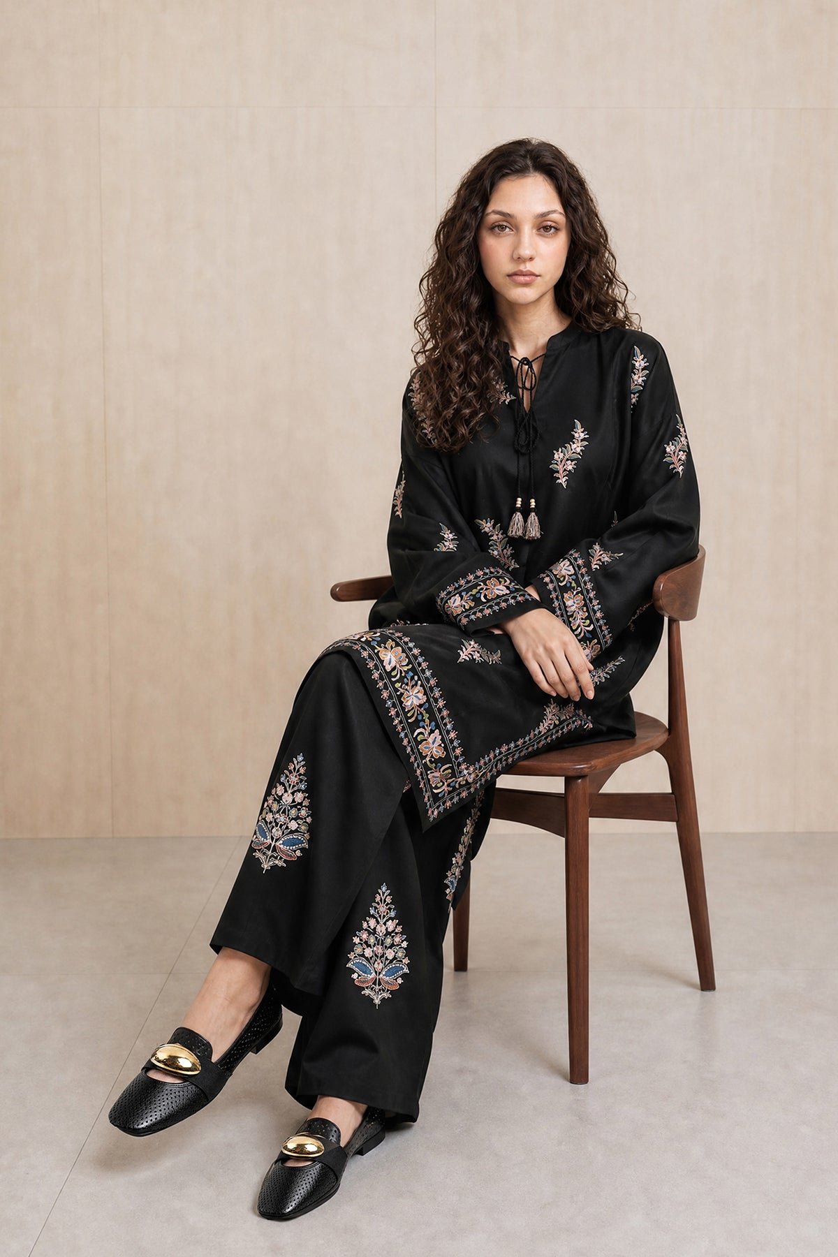 EMBROIDERED SUIT (E9361-102-902)