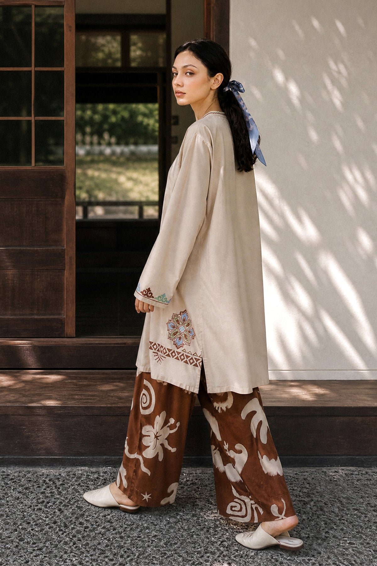 EMBROIDERED SUIT (E9379-102-002)