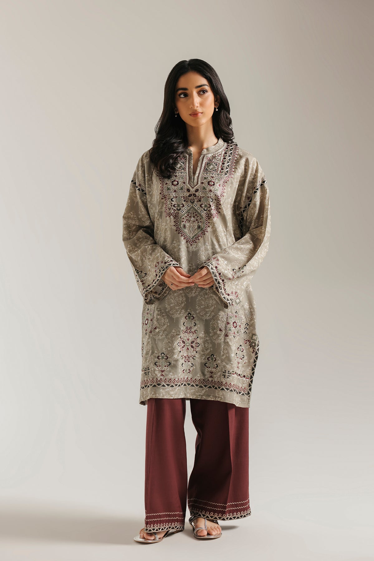 EMBROIDERED SUIT (E9389-102-817)