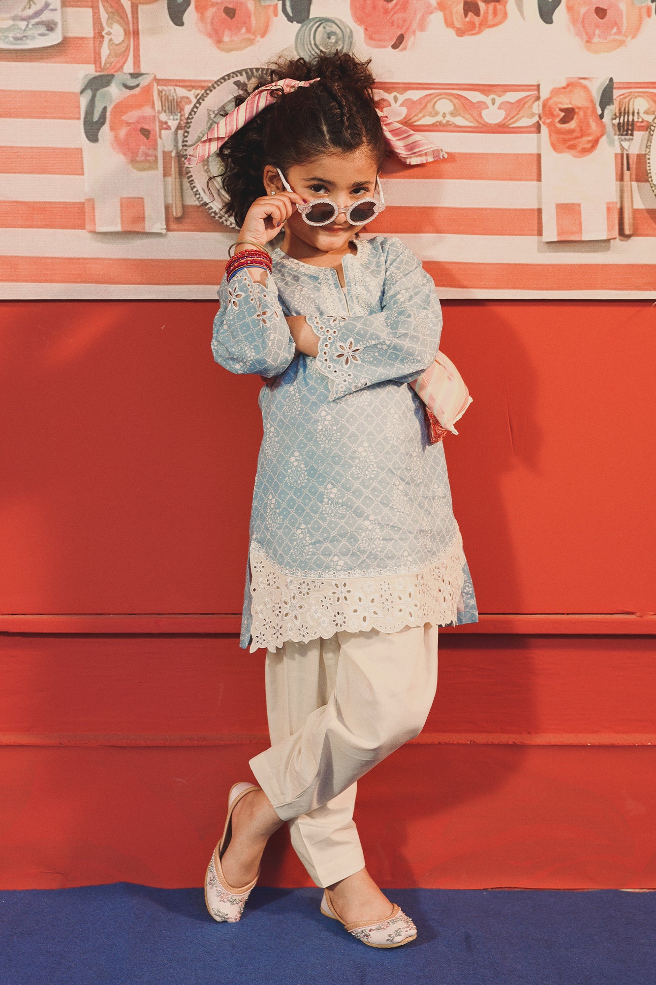 EMBROIDERED SUIT (E1526/402/721 E1526/302/721)