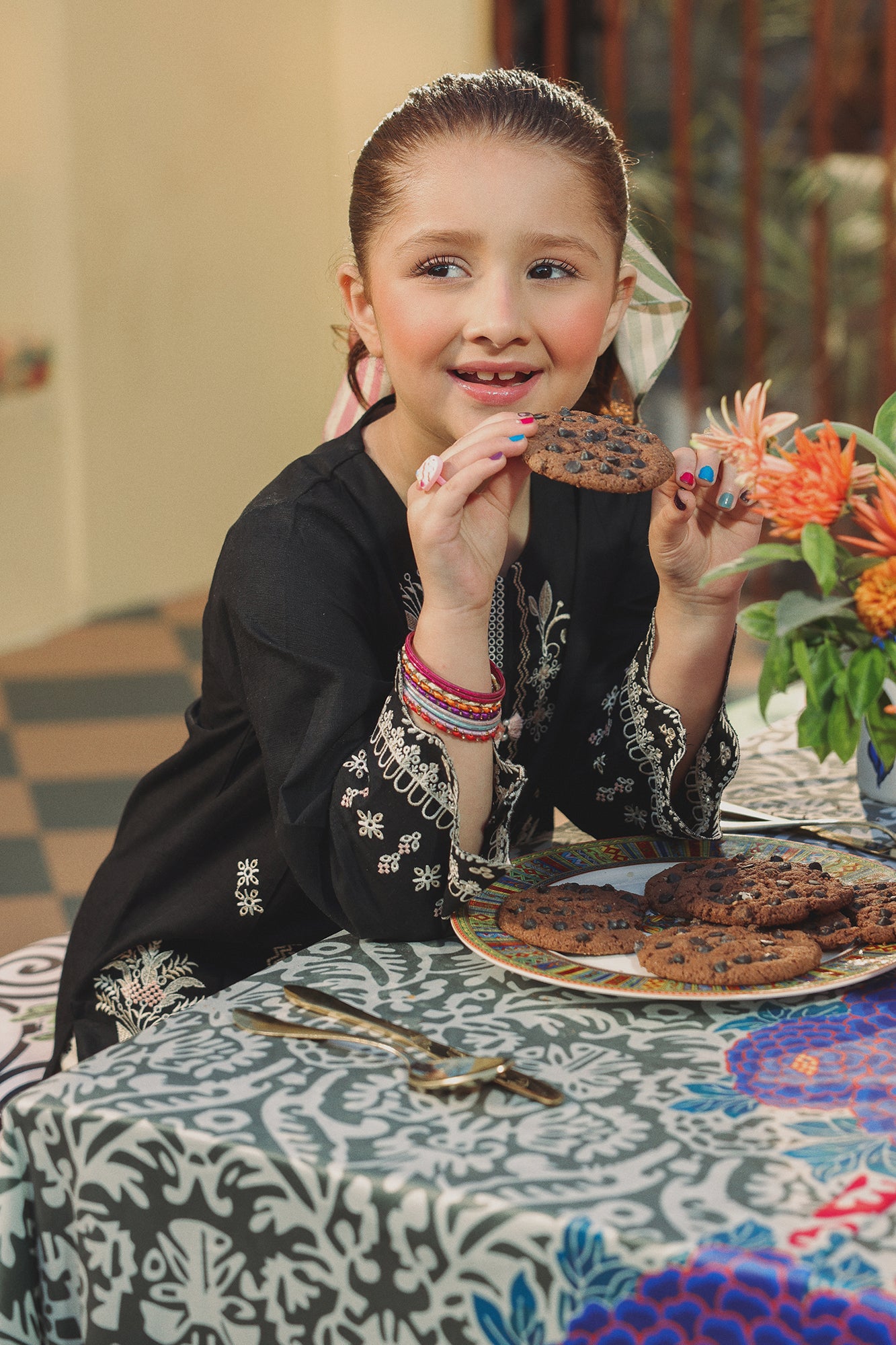 EMBROIDERED SUIT (E1538/402/902 E1538/302/902)