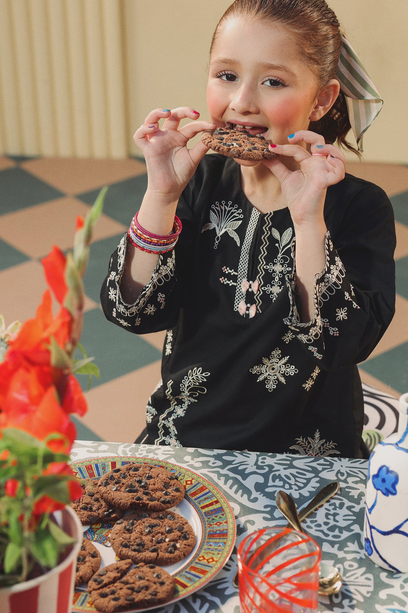 EMBROIDERED SUIT (E1538/402/902 E1538/302/902)