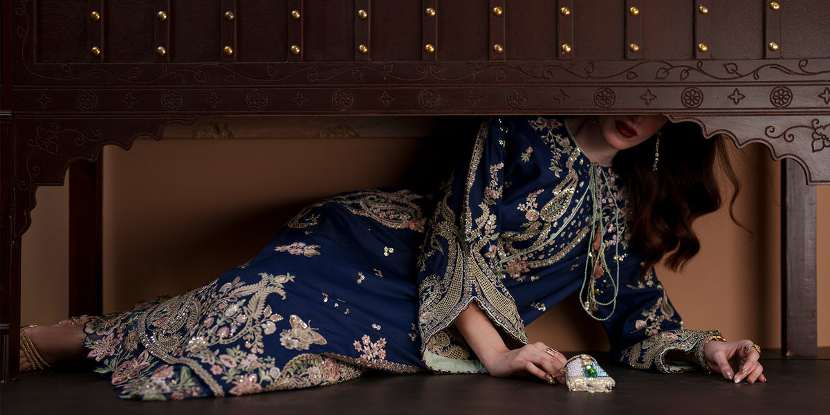 EMBROIDERED SUIT (E1144/104/624)