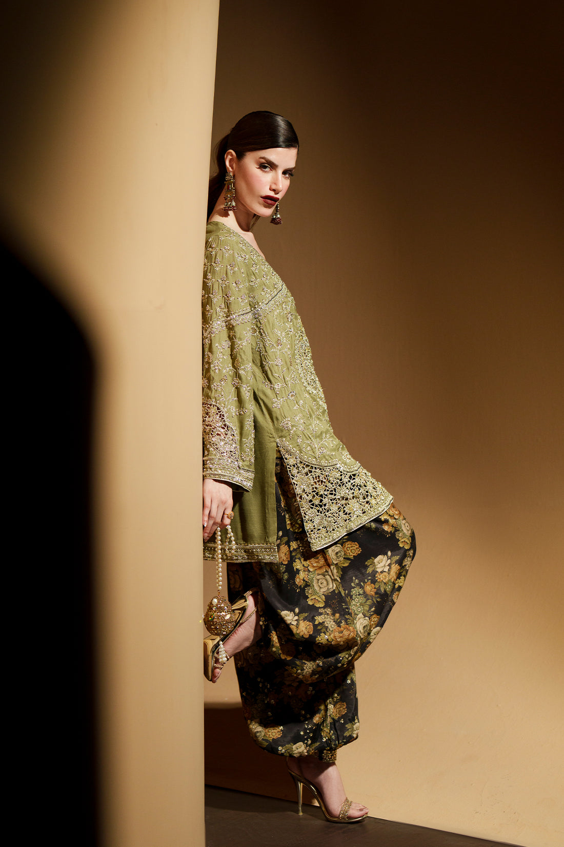 EMBROIDERED SUIT (E1140/104/121)